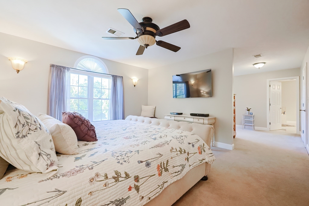 Northbridge, Massachusetts, 01534, United States, 4 Bedrooms Bedrooms, ,2 BathroomsBathrooms,Residential,For Sale,1977320