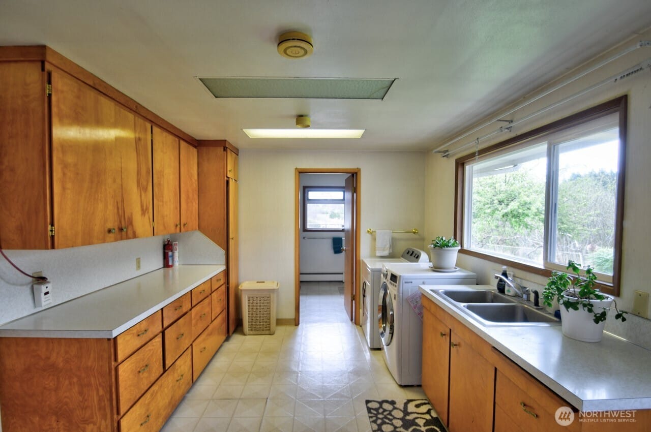 Olympia, Washington, 98512, United States, 4 Bedrooms Bedrooms, ,2 BathroomsBathrooms,Residential,For Sale,1796767