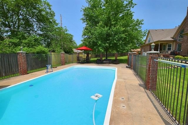 Tahlequah, Oklahoma, 74464, United States, 5 Bedrooms Bedrooms, ,5 BathroomsBathrooms,Residential,For Sale,1977859