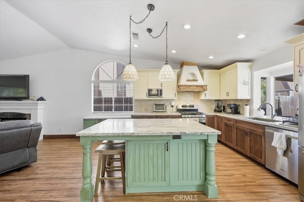 Lake Elsinore, California, 92530, United States, 3 Bedrooms Bedrooms, ,2 BathroomsBathrooms,Residential,For Sale,1977522