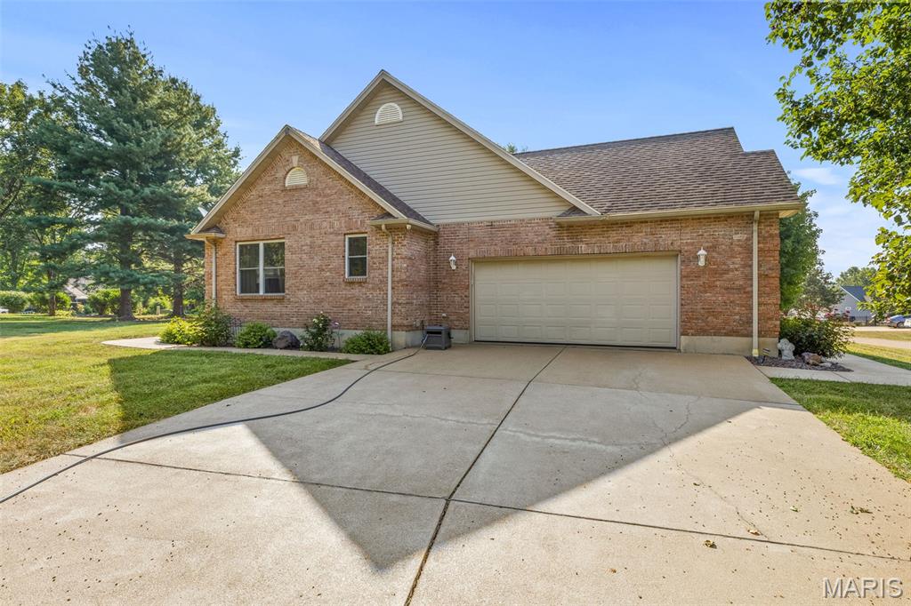Farmington, Missouri, 63640, United States, 3 Bedrooms Bedrooms, ,3 BathroomsBathrooms,Residential,For Sale,1942281