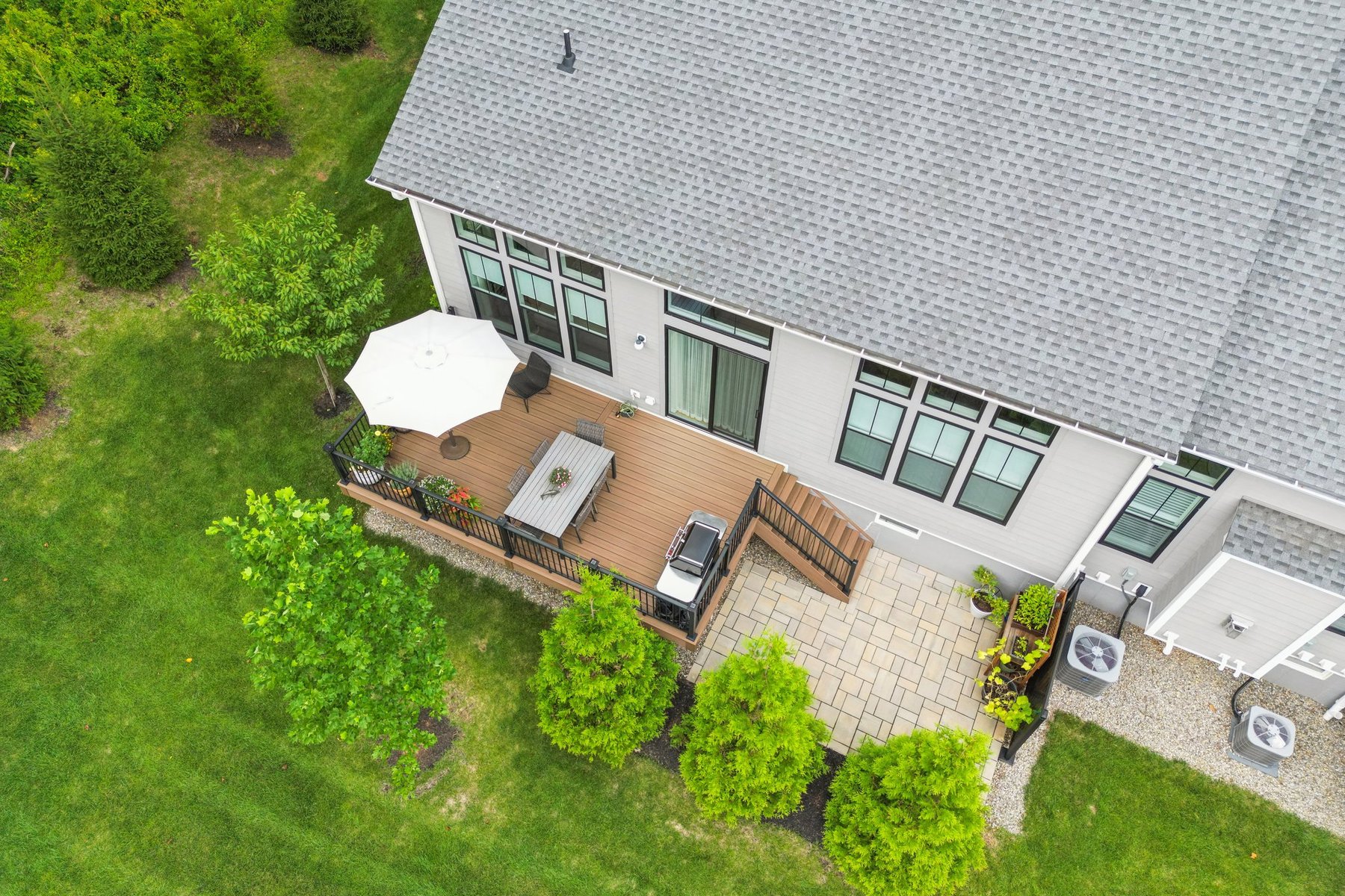 Luxury Privacy and Effortless Living in this ?Warren Villas? End Unit Townhome - 物件實景