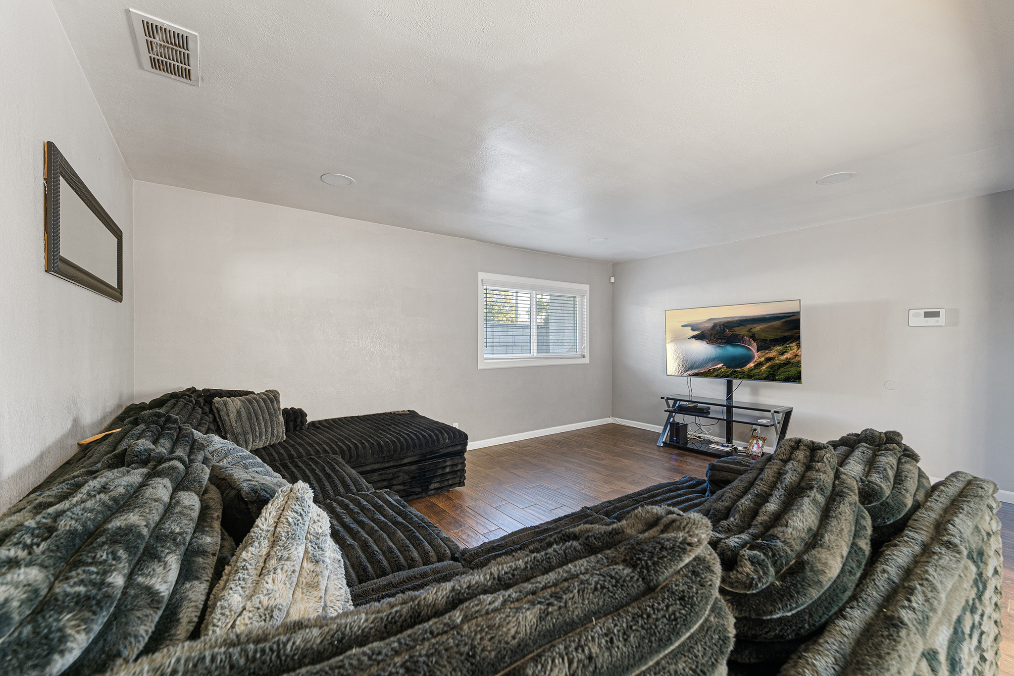 Fontana, California, 92335, United States, 3 Bedrooms Bedrooms, ,1 BathroomBathrooms,Residential,For Sale,1983646