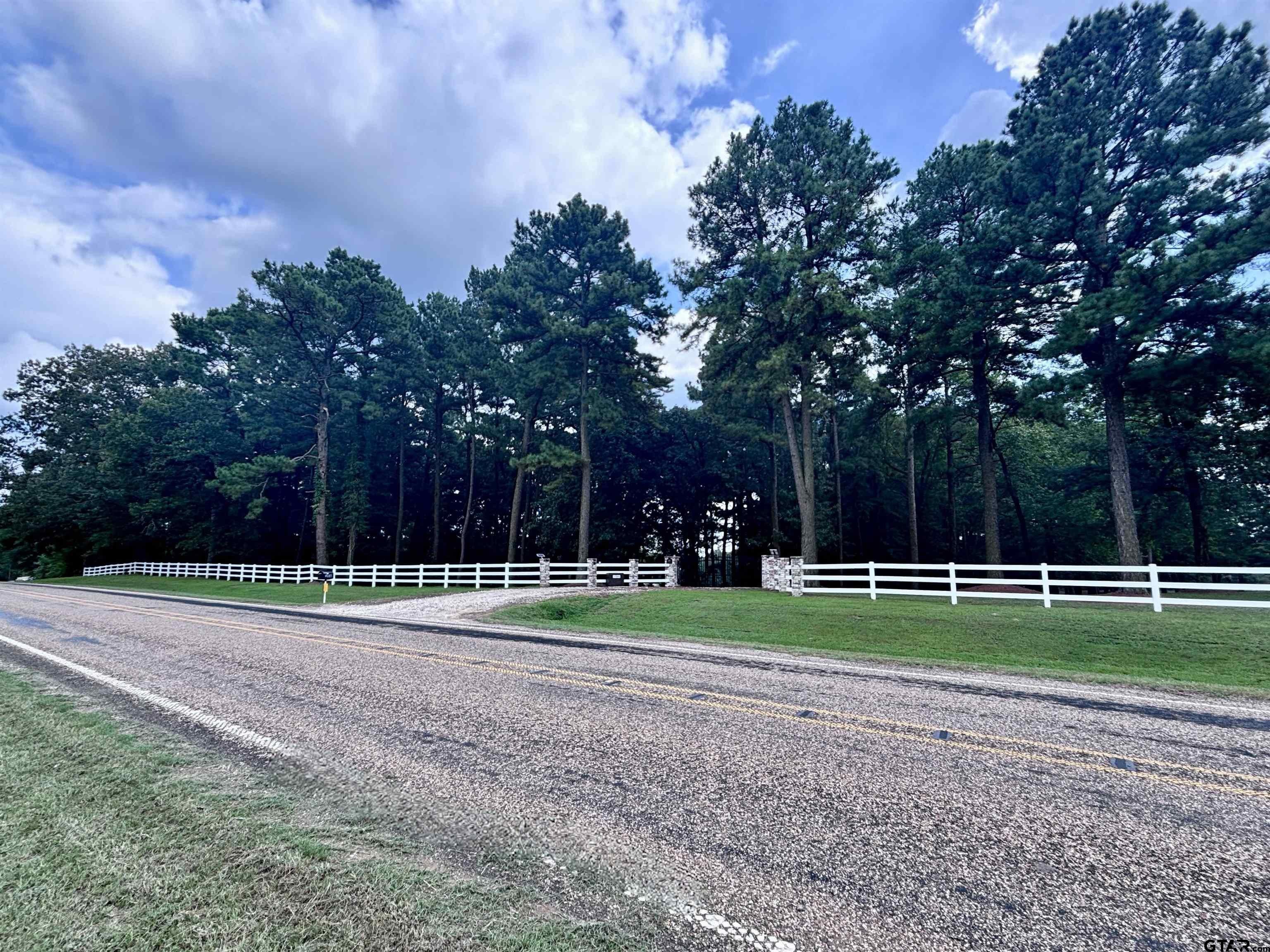 Pittsburg, Texas, 75686, United States, 4 Bedrooms Bedrooms, ,5 BathroomsBathrooms,Residential,For Sale,1942722