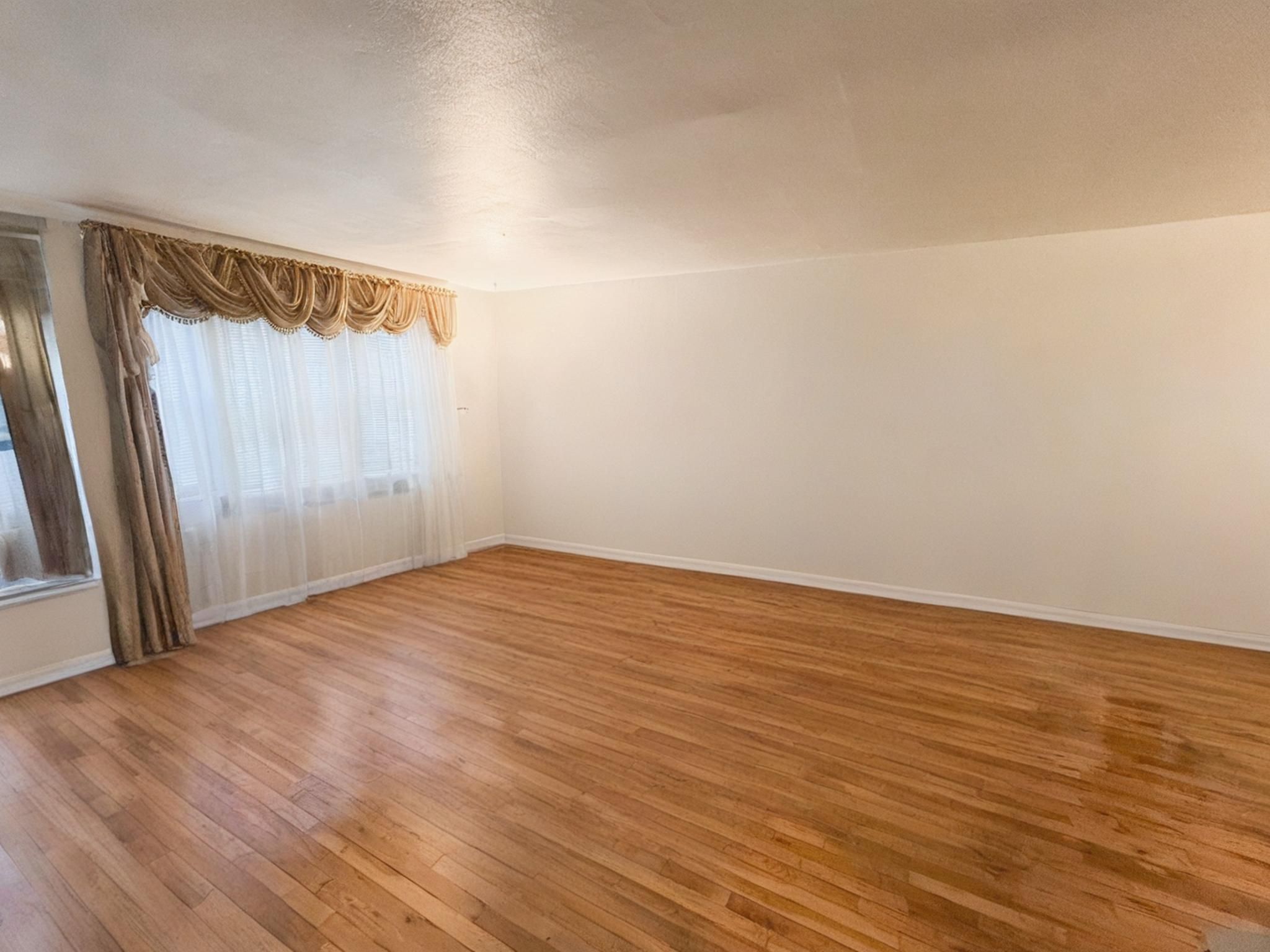 Brooklyn, New York, 11234, United States, 8 Bedrooms Bedrooms, ,7 BathroomsBathrooms,Residential,For Sale,2005197