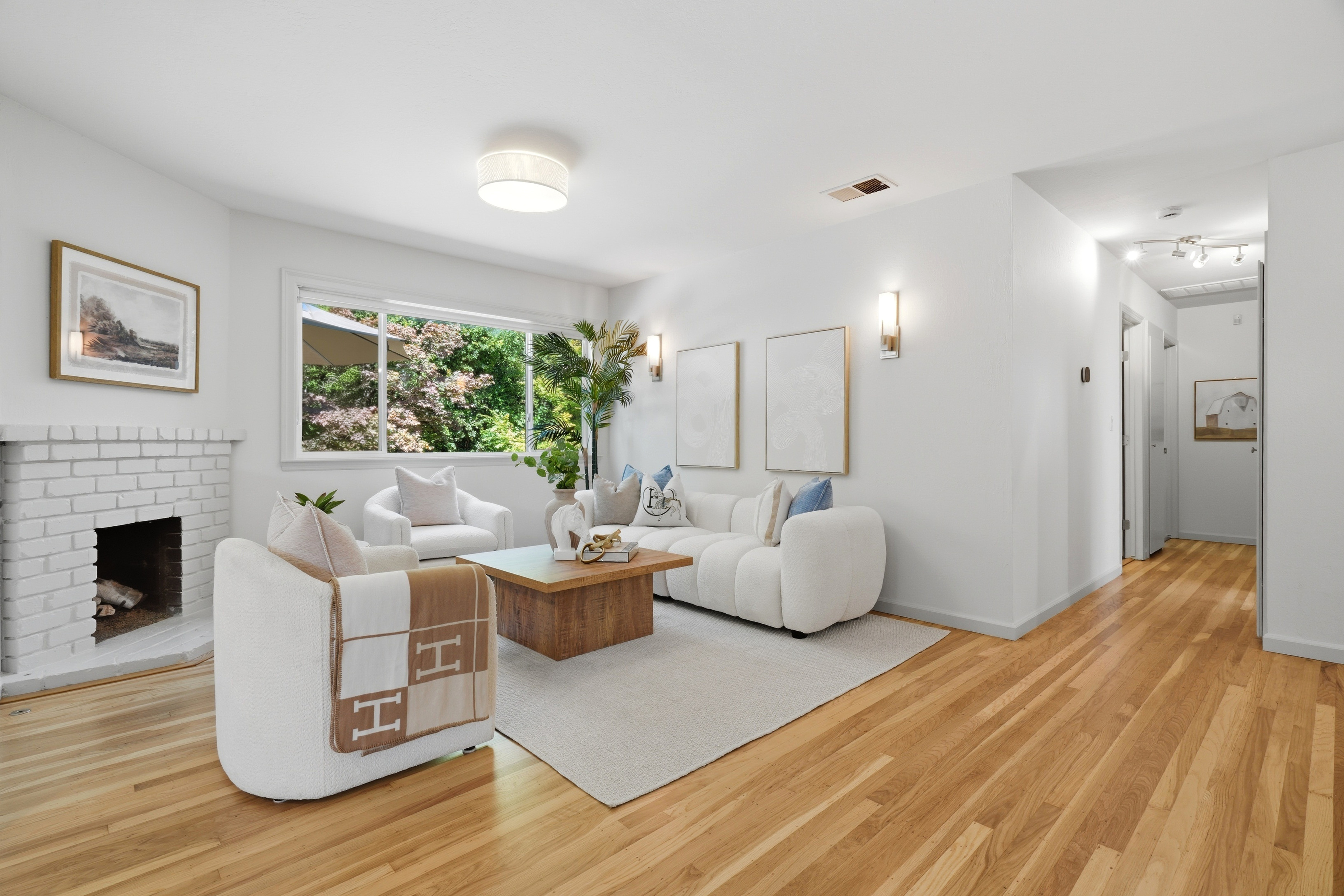  Private, Stylishly Updated Home in Prime Cambrian Location - 物件實景