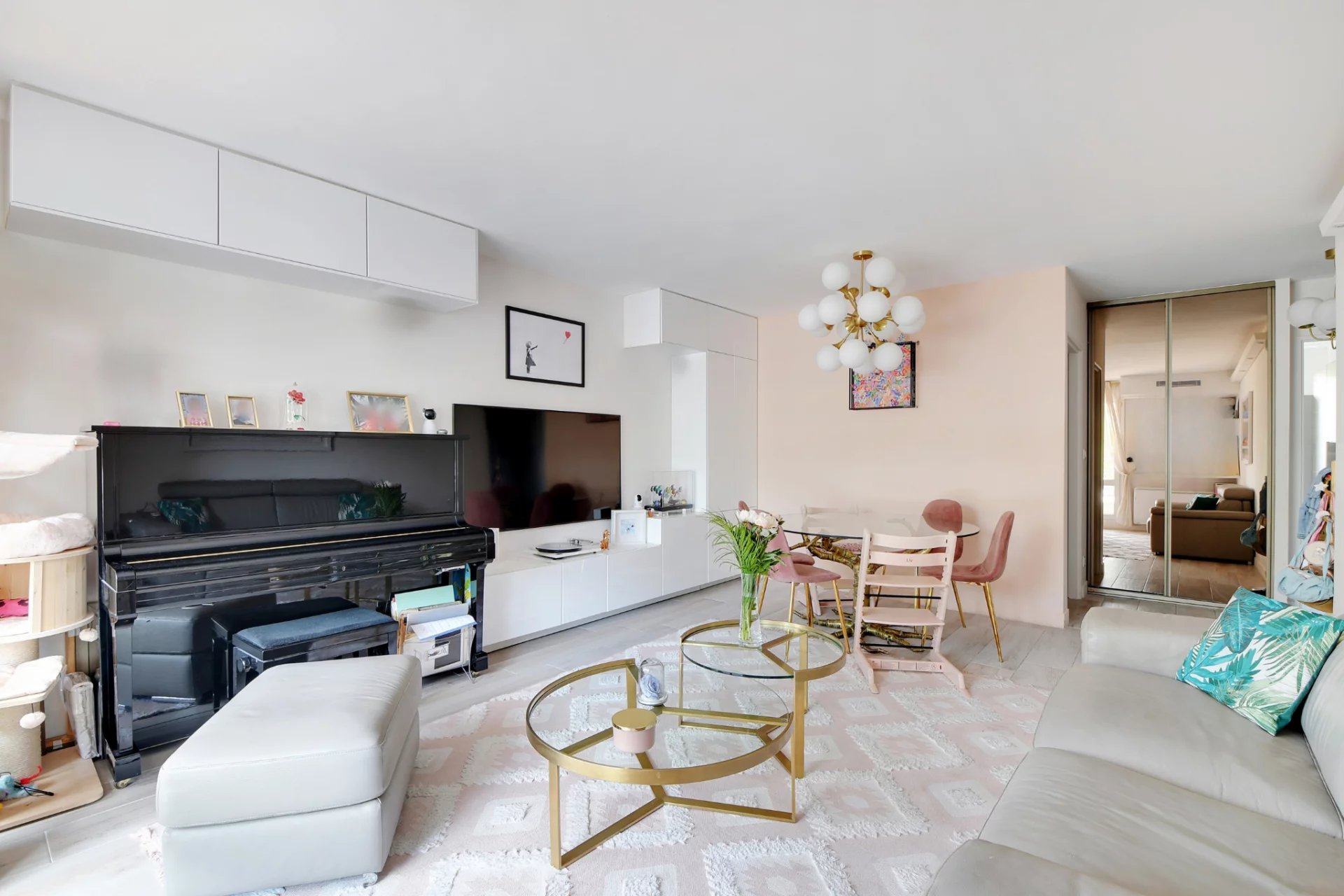 Issy-les-Moulineaux, Île-de-France, 92130, FR, 3 Bedrooms Bedrooms, ,2 BathroomsBathrooms,Residential,For Sale,1867737