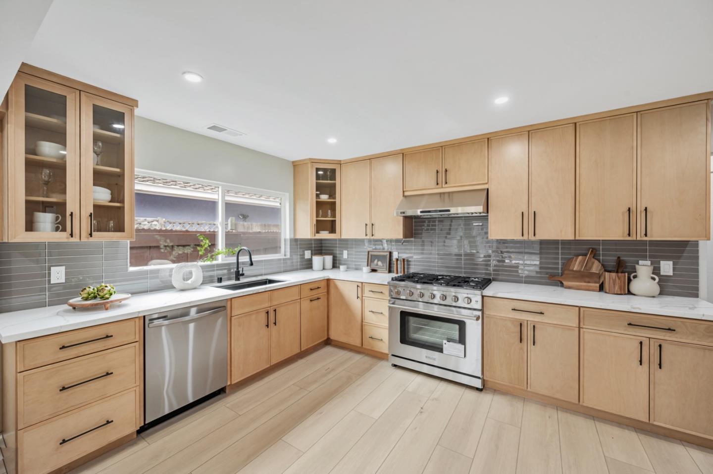 SOUTH SAN FRANCISCO, California, 94080, United States, 4 Bedrooms Bedrooms, ,3 BathroomsBathrooms,Residential,For Sale,1951079