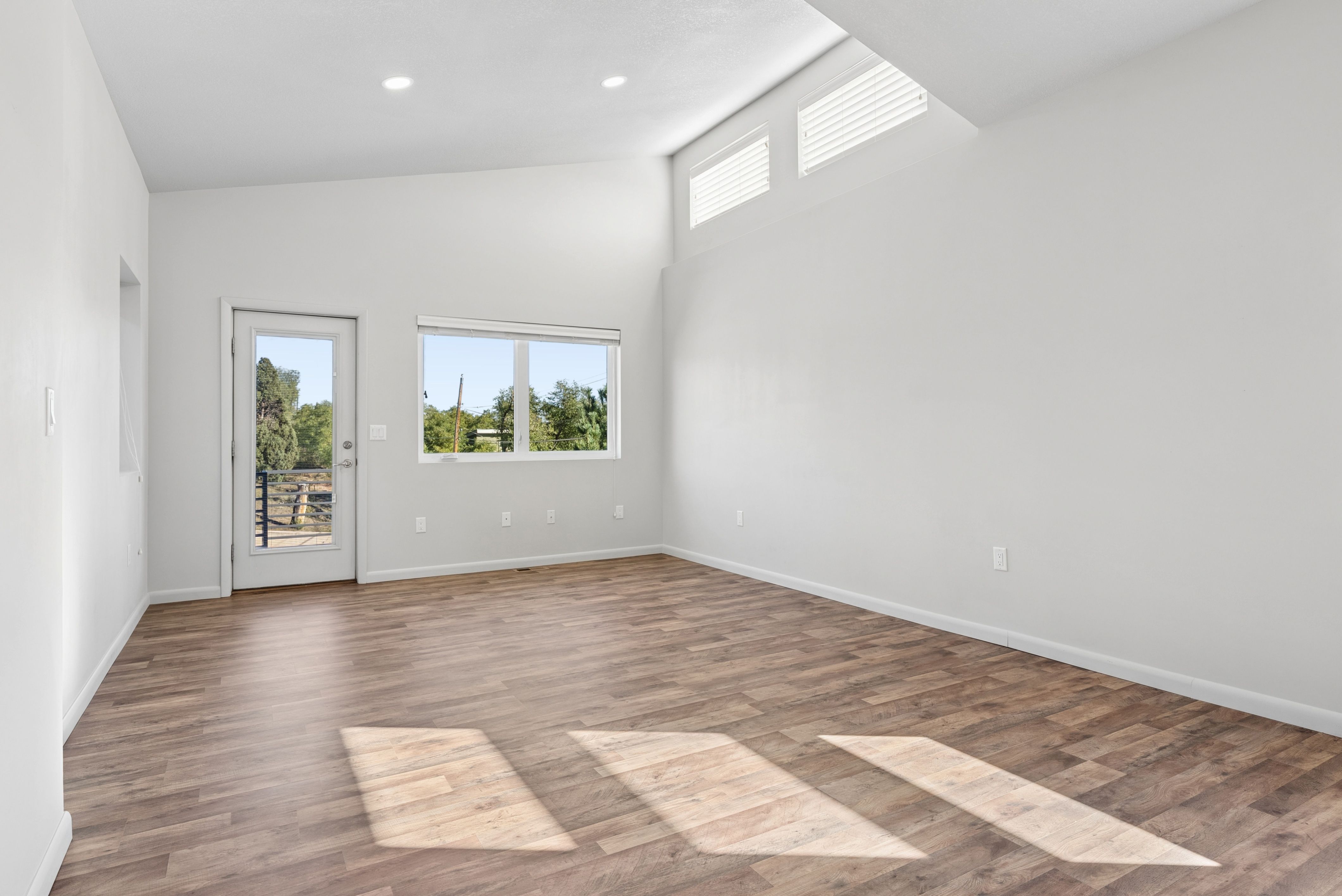  Architect-Designed Westside Home with Two Garages - 物件實景