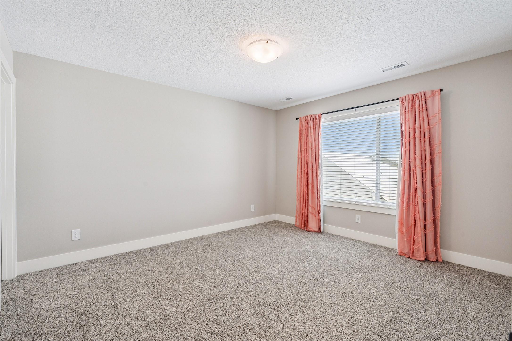 Urbandale, Iowa, 50323, United States, 5 Bedrooms Bedrooms, ,4 BathroomsBathrooms,Residential,For Sale,2005616