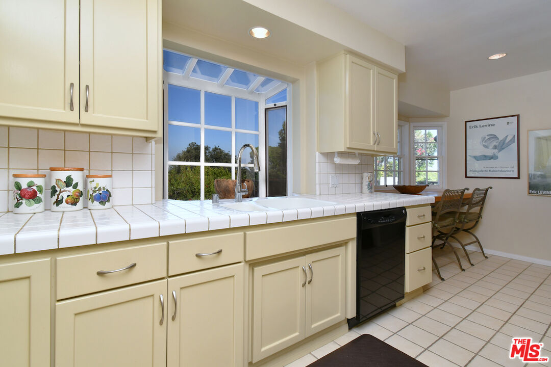 Sherman Oaks, California, 91403, United States, 3 Bedrooms Bedrooms, ,3 BathroomsBathrooms,Residential,For Sale,1989375