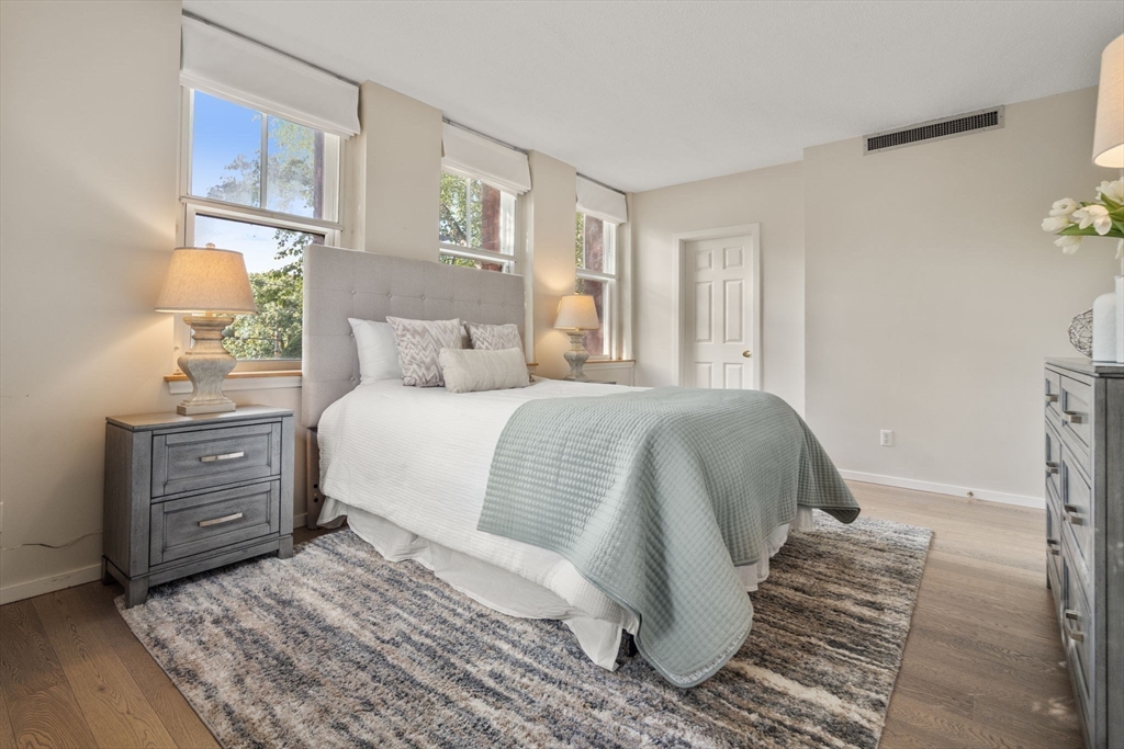 Newton, Massachusetts, 02464, United States, 2 Bedrooms Bedrooms, ,1 BathroomBathrooms,Residential,For Sale,1956329