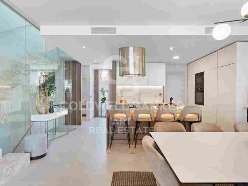 Marbella, Andalusia, ES, 5 Bedrooms Bedrooms, ,4 BathroomsBathrooms,Residential,For Sale,1795134