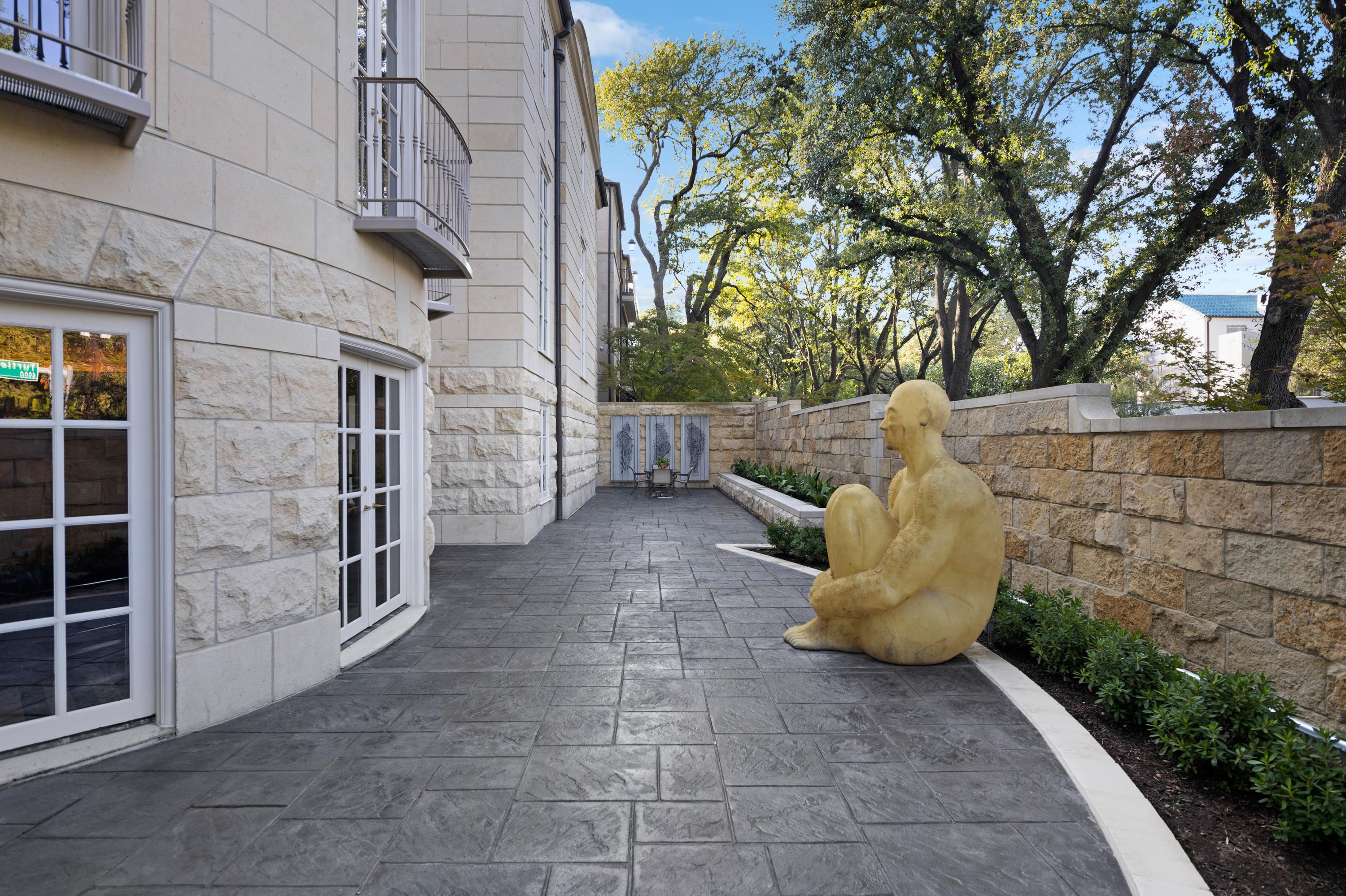  Out of This World - 物件實景