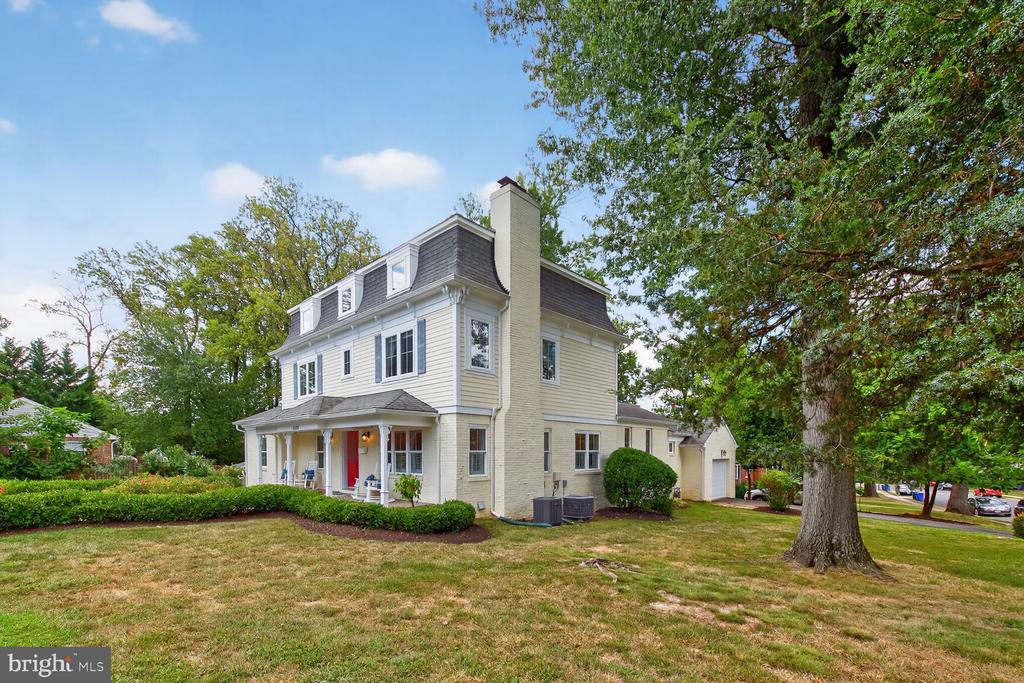 Arlington, Virginia, 22213, United States, 5 Bedrooms Bedrooms, ,5 BathroomsBathrooms,Residential,For Sale,1982488