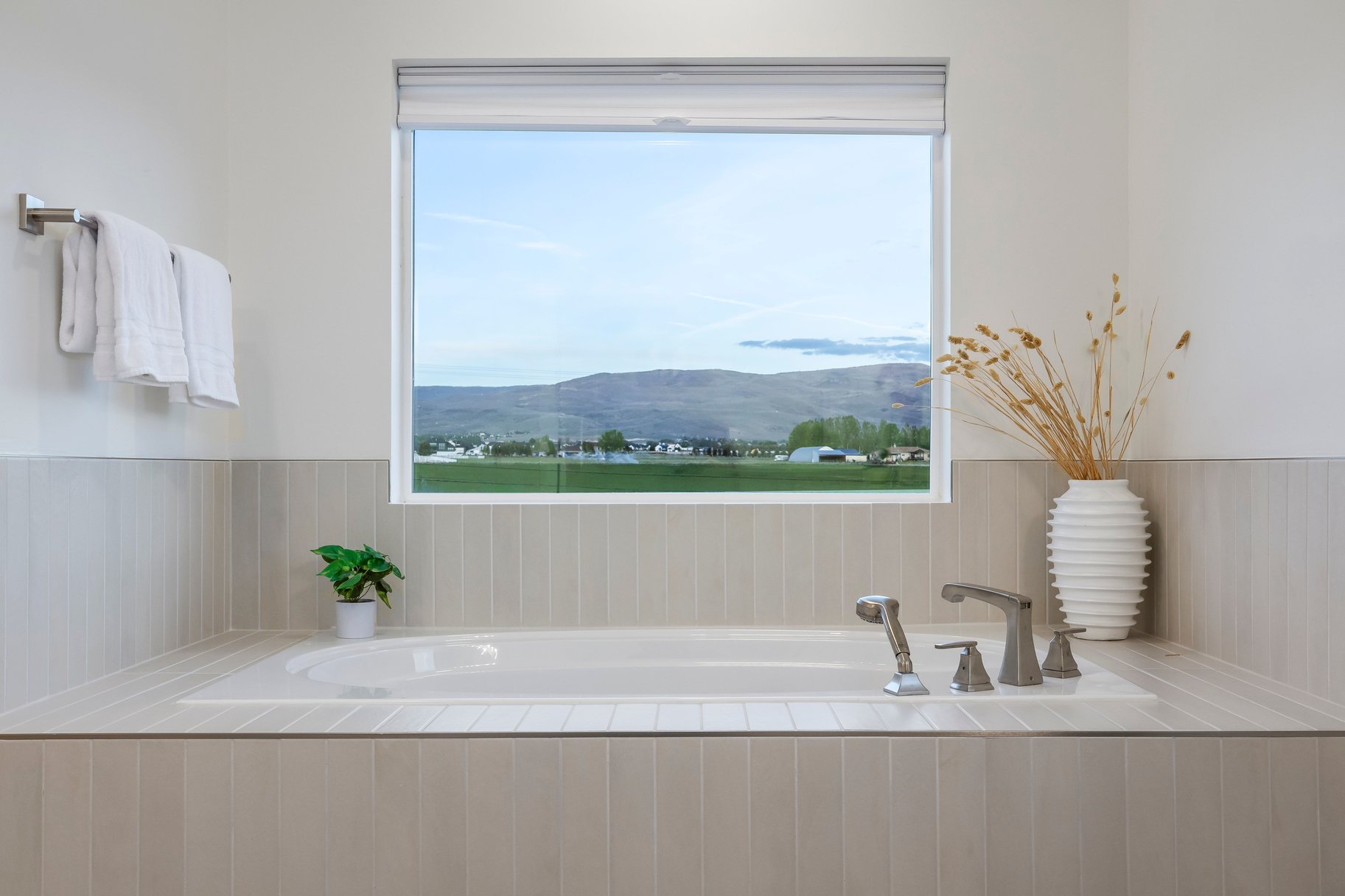 Fully Furnished Luxury Residence with Unmatched Finishes and Views - 物件實景