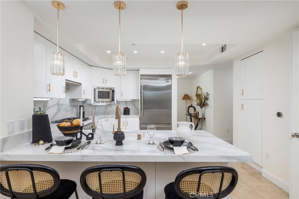 Irvine, California, 92612, United States, 2 Bedrooms Bedrooms, ,2 BathroomsBathrooms,Residential,For Sale,1989675