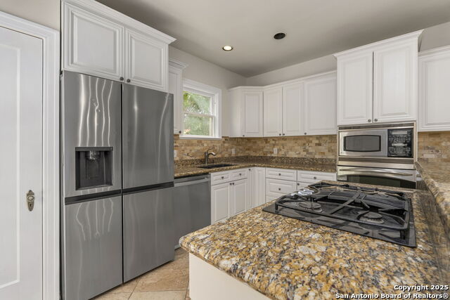 San Antonio, Texas, 78212, United States, 5 Bedrooms Bedrooms, ,4 BathroomsBathrooms,Residential,For Sale,1895451