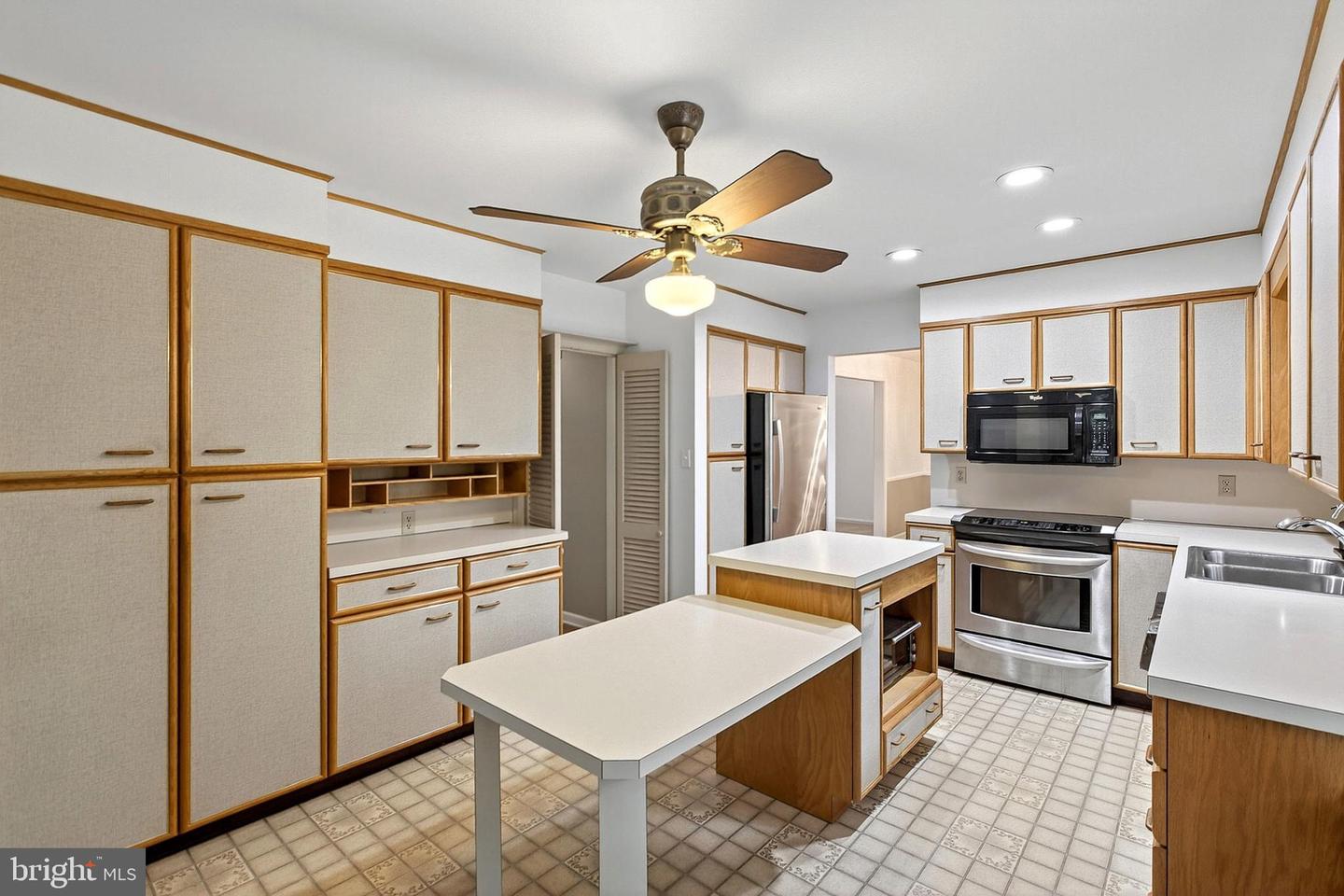 WILMINGTON, Delaware, 19810, United States, 4 Bedrooms Bedrooms, ,3 BathroomsBathrooms,Residential,For Sale,1990467