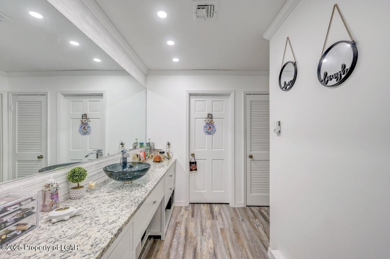 Sugarloaf, Pennsylvania, 18249, United States, 4 Bedrooms Bedrooms, ,3 BathroomsBathrooms,Residential,For Sale,1996756