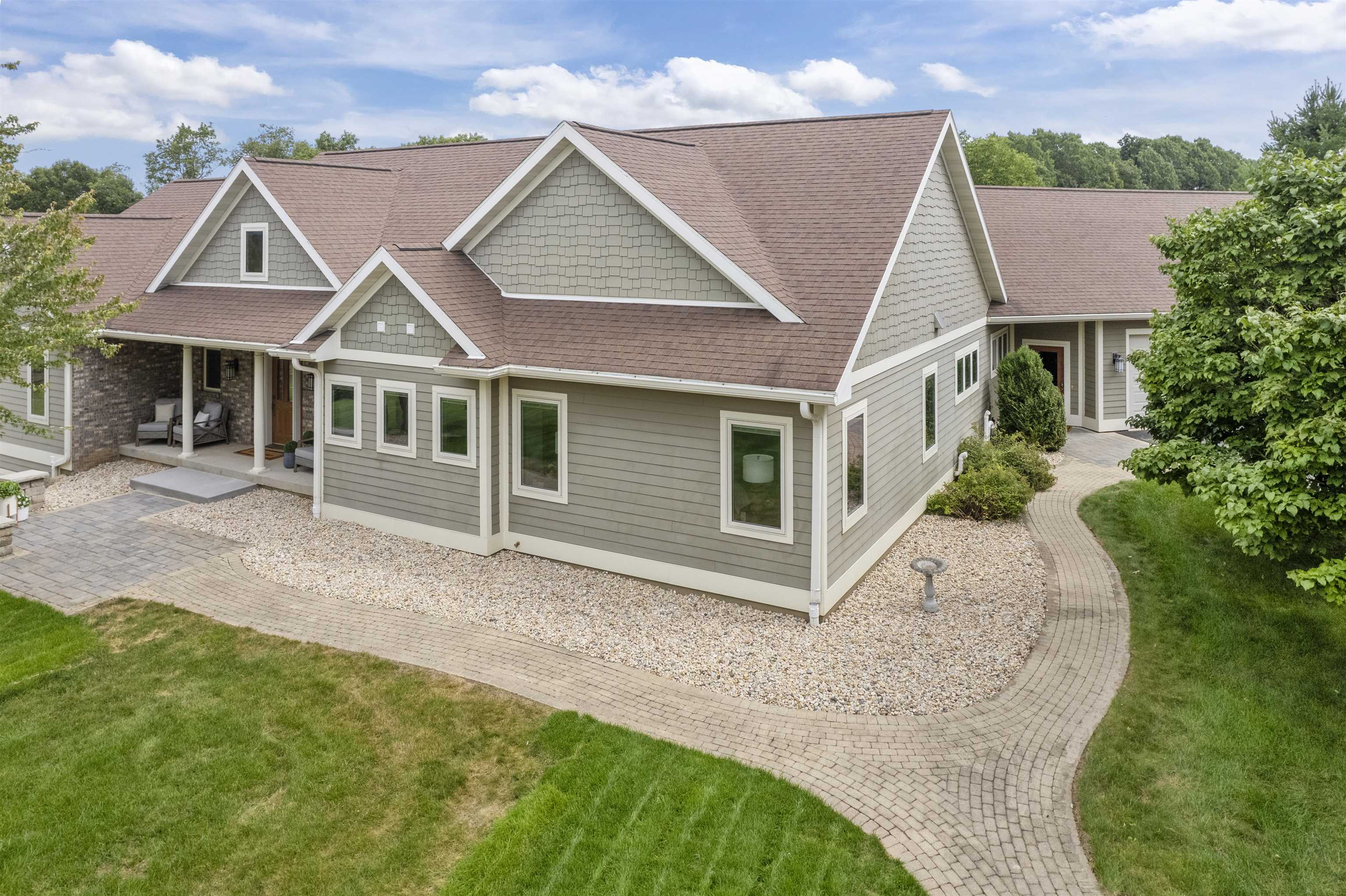Avoca, Wisconsin, 53506, United States, 3 Bedrooms Bedrooms, ,4 BathroomsBathrooms,Residential,For Sale,1895039