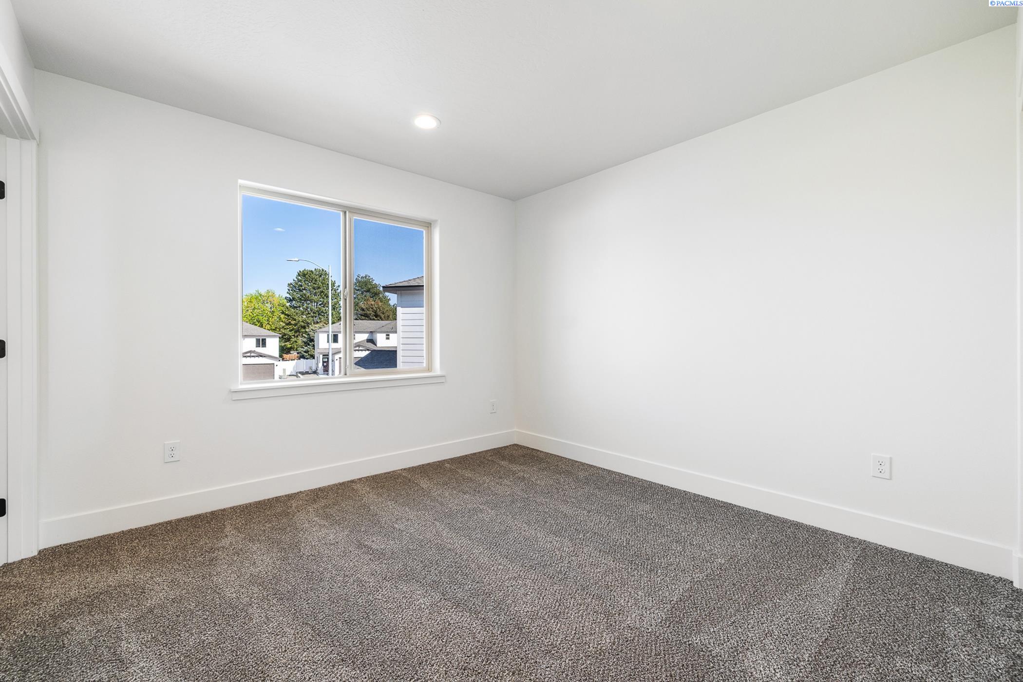 Kennewick, Washington, 99337, United States, 6 Bedrooms Bedrooms, ,Residential,For Sale,1787924