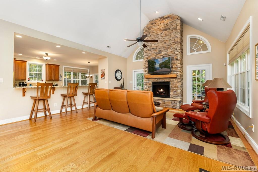 Boydton, Virginia, 23917, United States, 5 Bedrooms Bedrooms, ,4 BathroomsBathrooms,Residential,For Sale,1991597