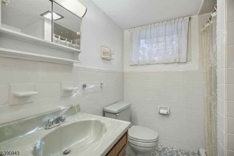 West Orange Twp., New Jersey, 07052, United States, 2 Bedrooms Bedrooms, ,2 BathroomsBathrooms,Residential,For Sale,1969241