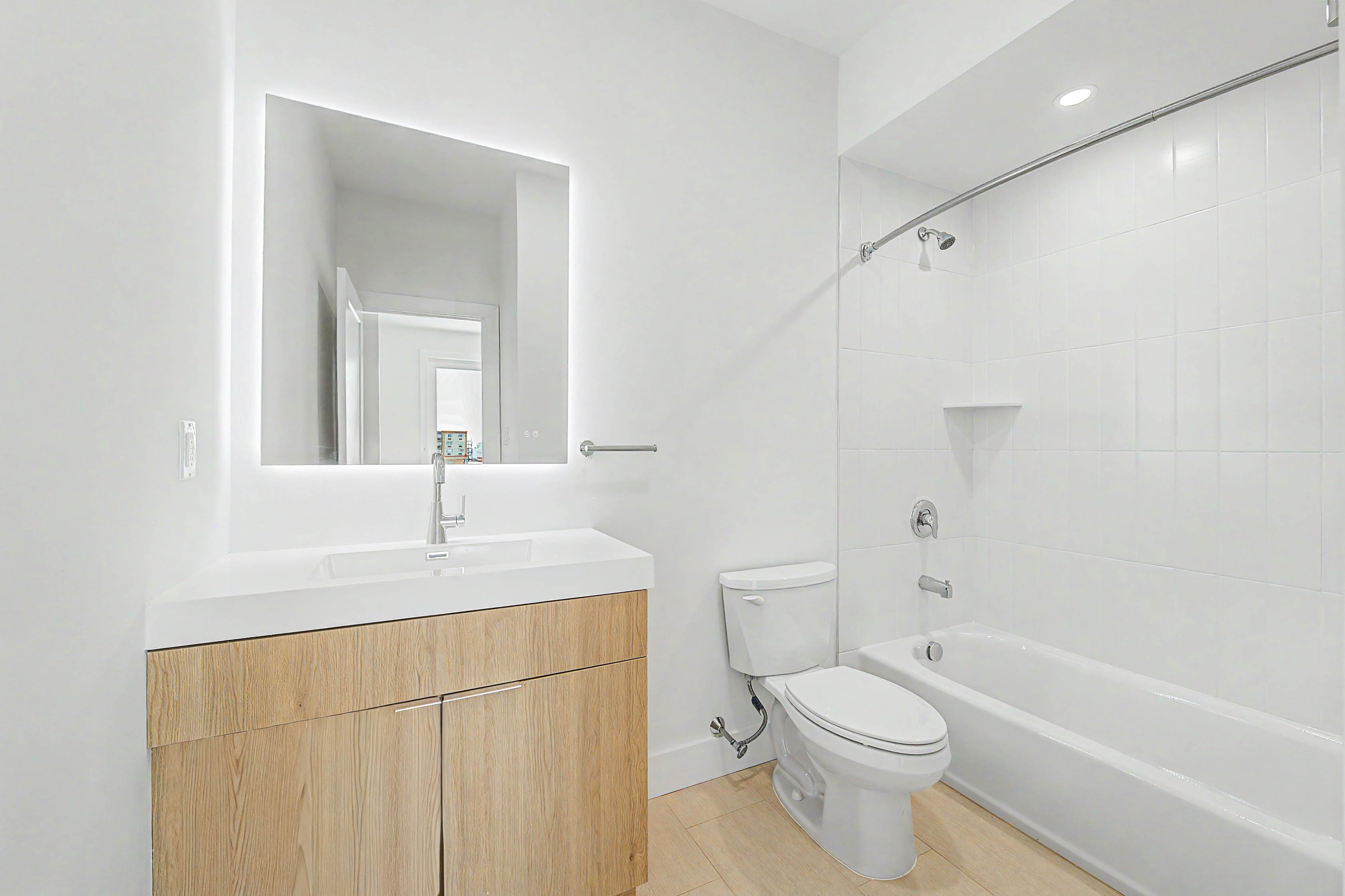  105 B Westminster Avenue - 物件實景