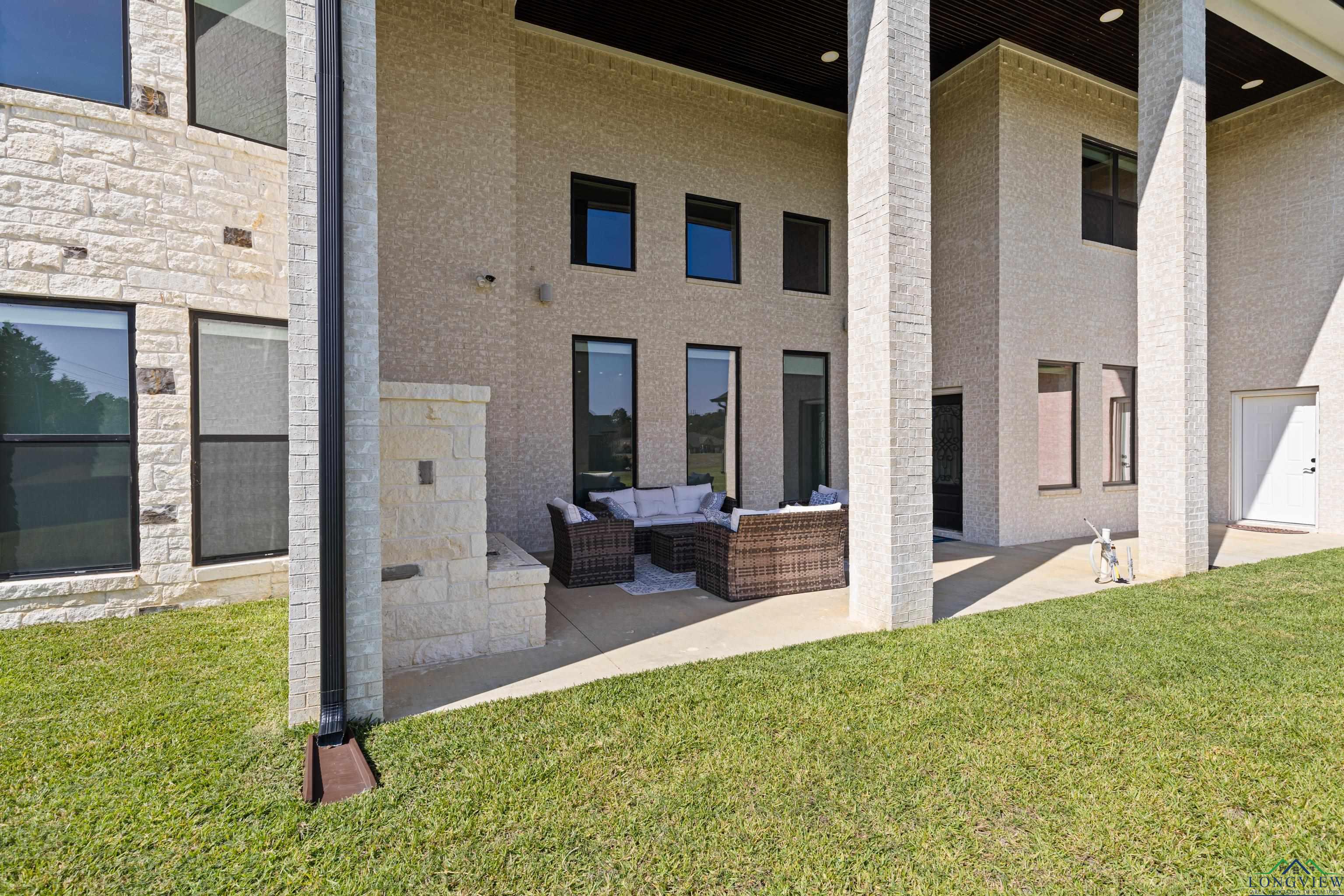 Tatum, Texas, 75691, United States, 6 Bedrooms Bedrooms, ,5 BathroomsBathrooms,Residential,For Sale,1967994