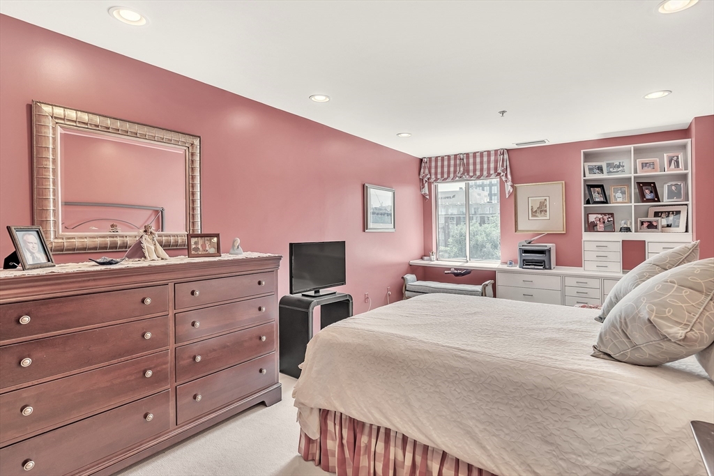 Cambridge, Massachusetts, 02141, United States, 2 Bedrooms Bedrooms, ,2 BathroomsBathrooms,Residential,For Sale,1913406