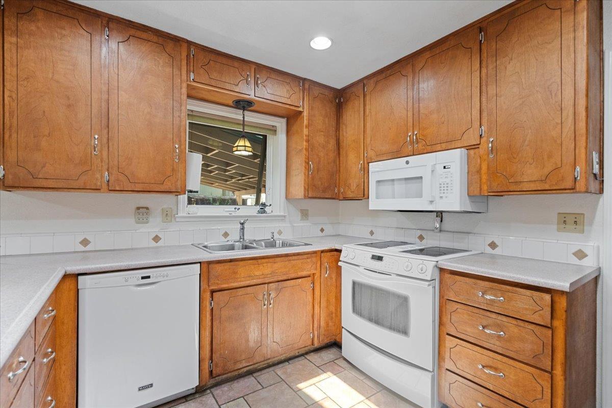 Grass Valley, California, 95949, United States, 3 Bedrooms Bedrooms, ,3 BathroomsBathrooms,Residential,For Sale,1928766