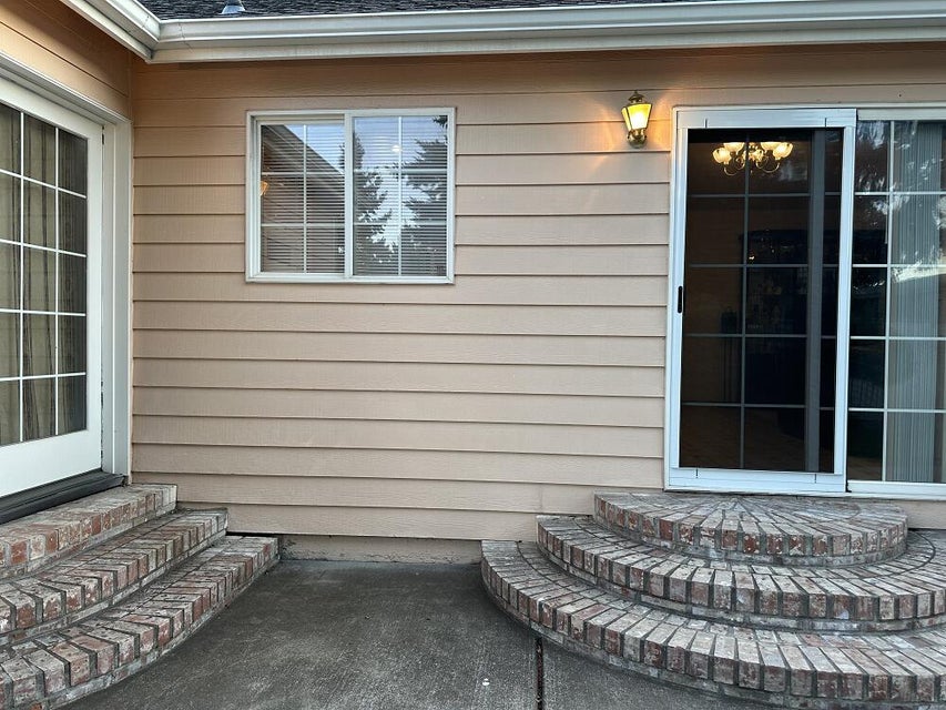Prineville, Oregon, 97754, United States, 3 Bedrooms Bedrooms, ,2 BathroomsBathrooms,Residential,For Sale,1849072
