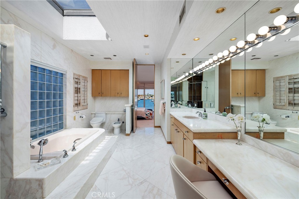 Newport Beach, California, 92661, United States, 7 Bedrooms Bedrooms, ,9 BathroomsBathrooms,Residential,For Sale,1786231