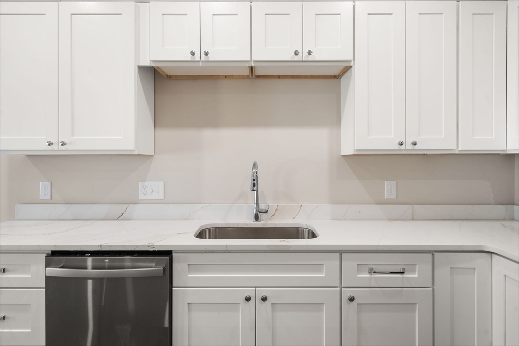 Worcester, Massachusetts, 01606, United States, 3 Bedrooms Bedrooms, ,3 BathroomsBathrooms,Residential,For Sale,1905878