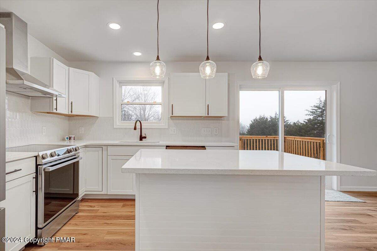 Stroudsburg, Pennsylvania, 18360, United States, 4 Bedrooms Bedrooms, ,3 BathroomsBathrooms,Residential,For Sale,1858259