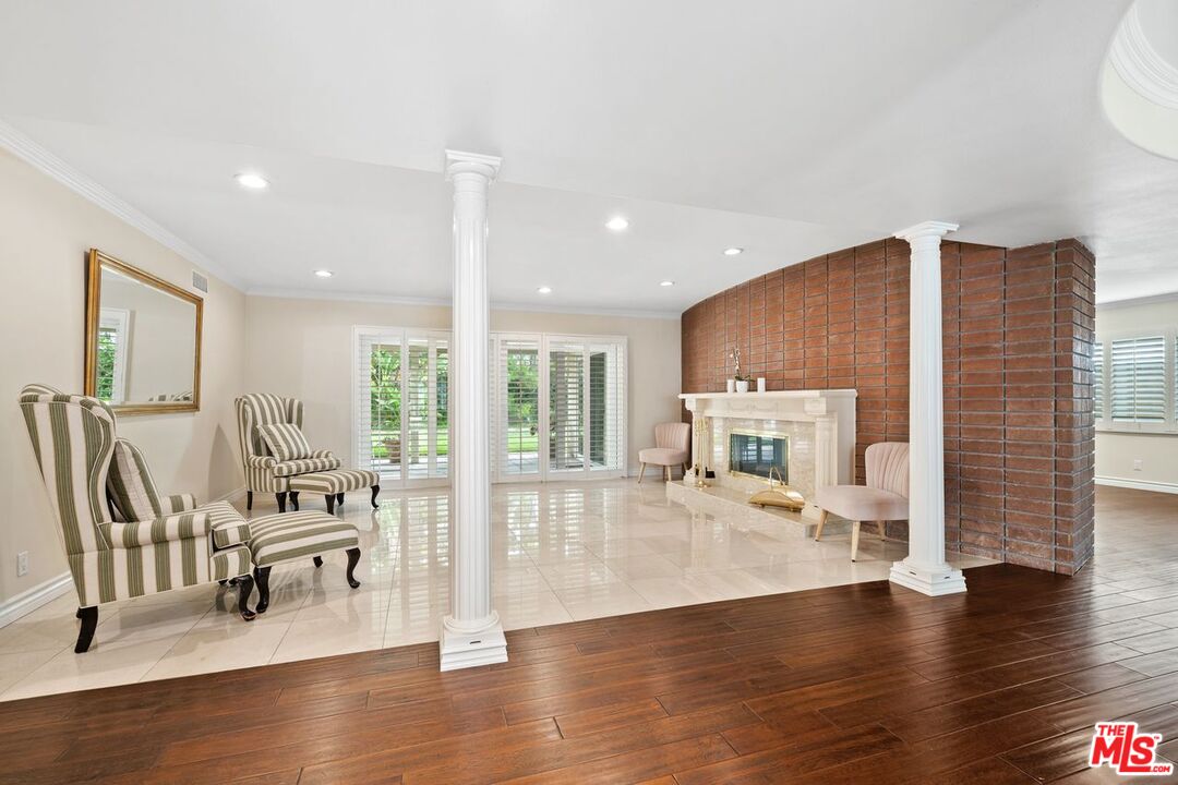 Los Angeles, California, 90056, United States, 5 Bedrooms Bedrooms, ,3 BathroomsBathrooms,Residential,For Sale,1987741