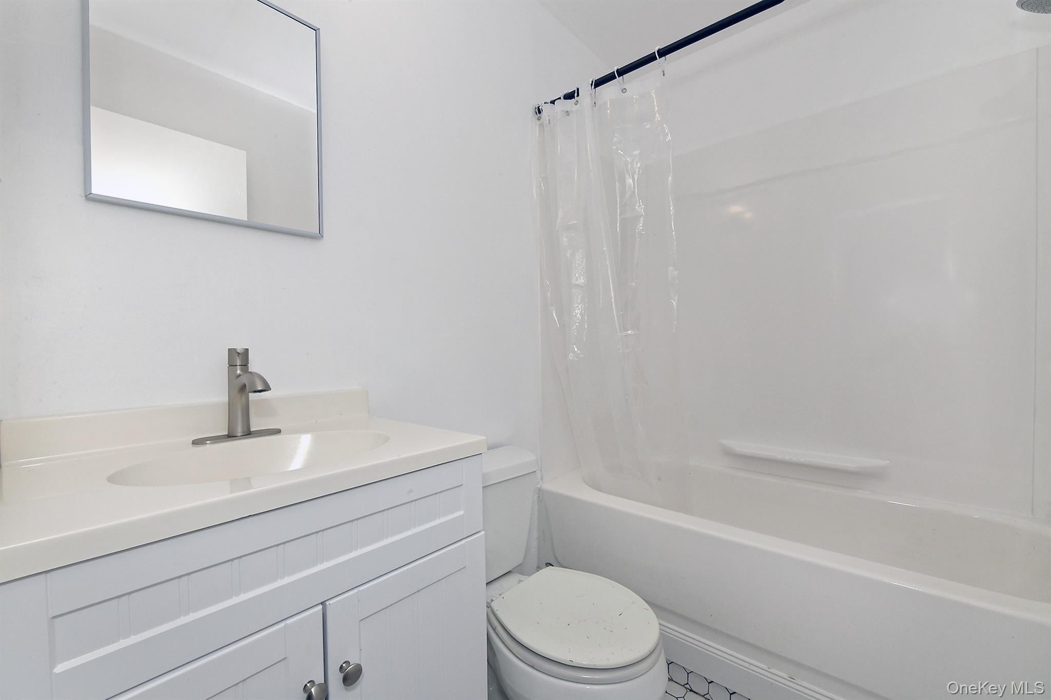 Medford, New York, 11763, United States, 5 Bedrooms Bedrooms, ,2 BathroomsBathrooms,Residential,For Sale,1947086