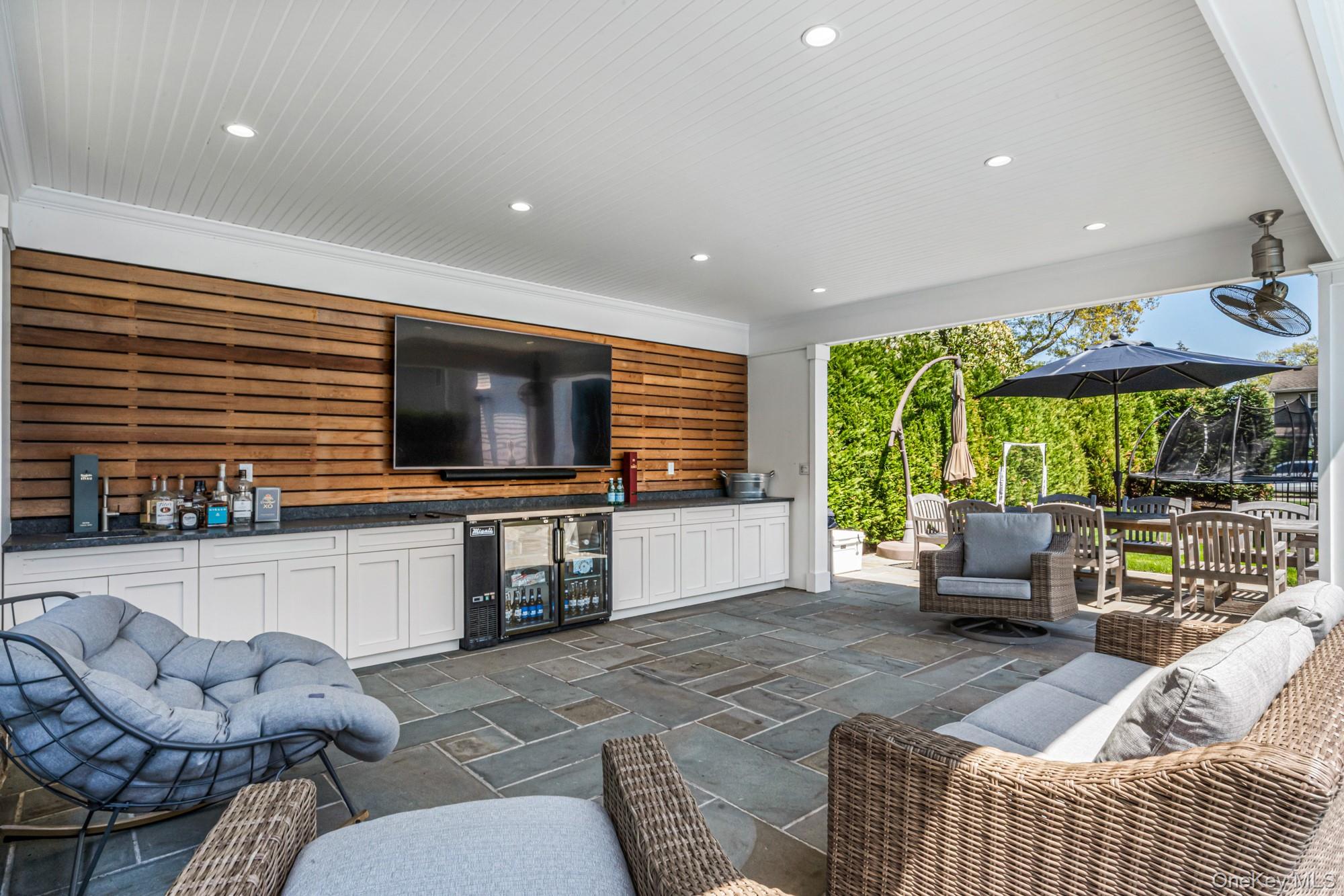  25 Boyd Drive, Westbury, NY, 11590 - 物件實景