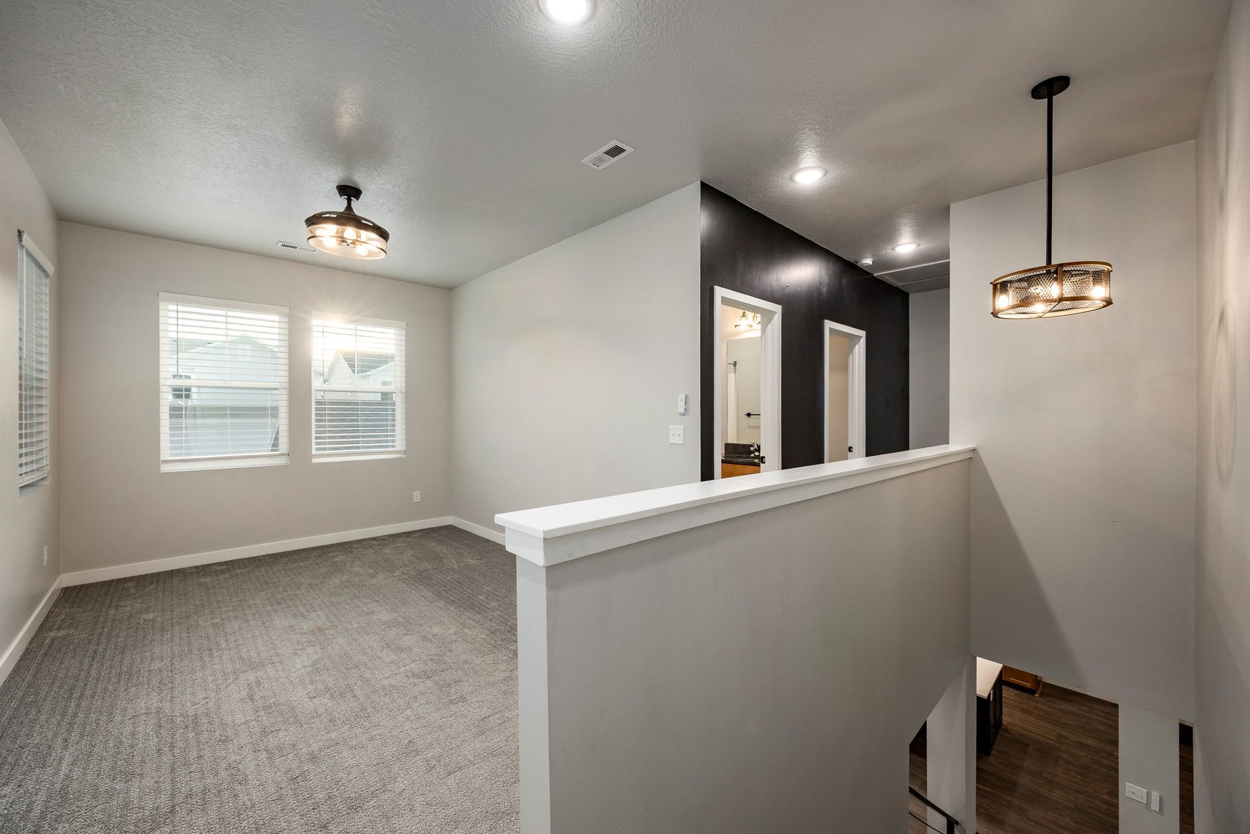  Daybreak Living With A 3-Car Garage - 物件實景