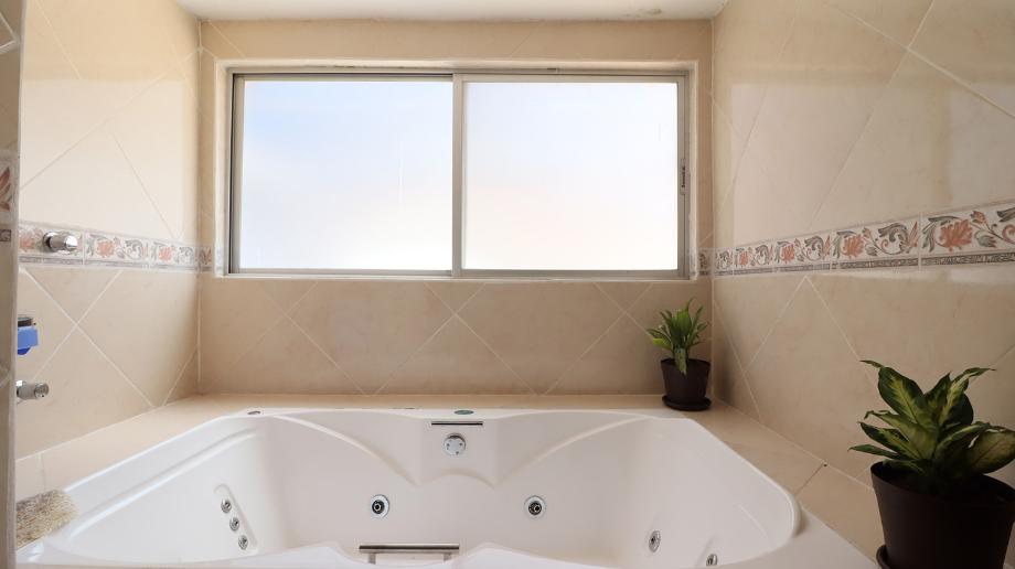 Morelia, Michoacán de Ocampo, 58337, Mexico, 16 Bedrooms Bedrooms, ,14 BathroomsBathrooms,Residential,For Sale,1850325