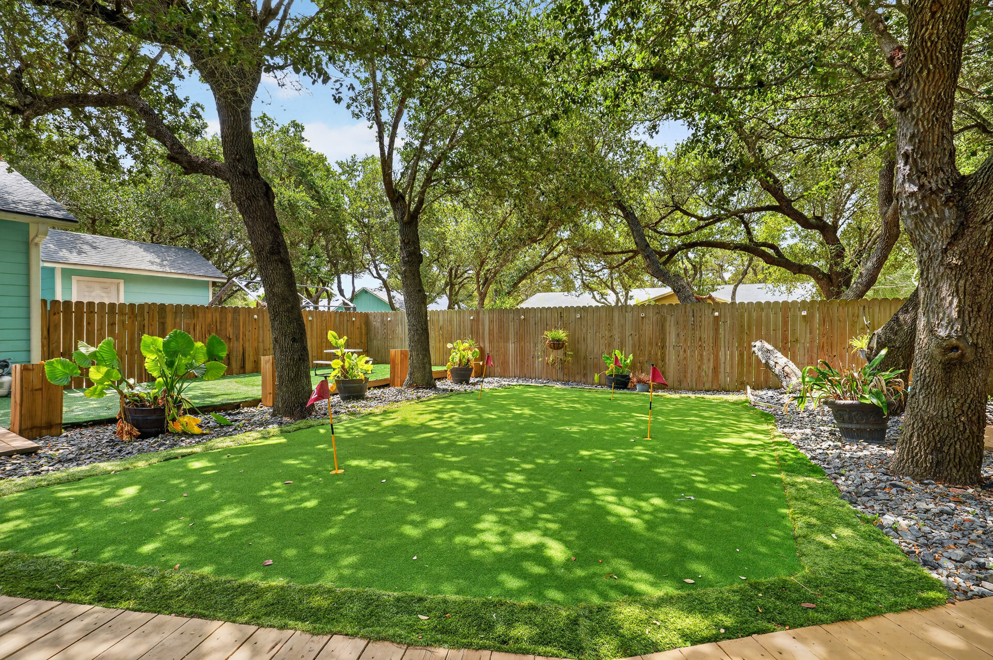  Beautiful 4-Bedroom Home with Backyard Oasis - 物件實景