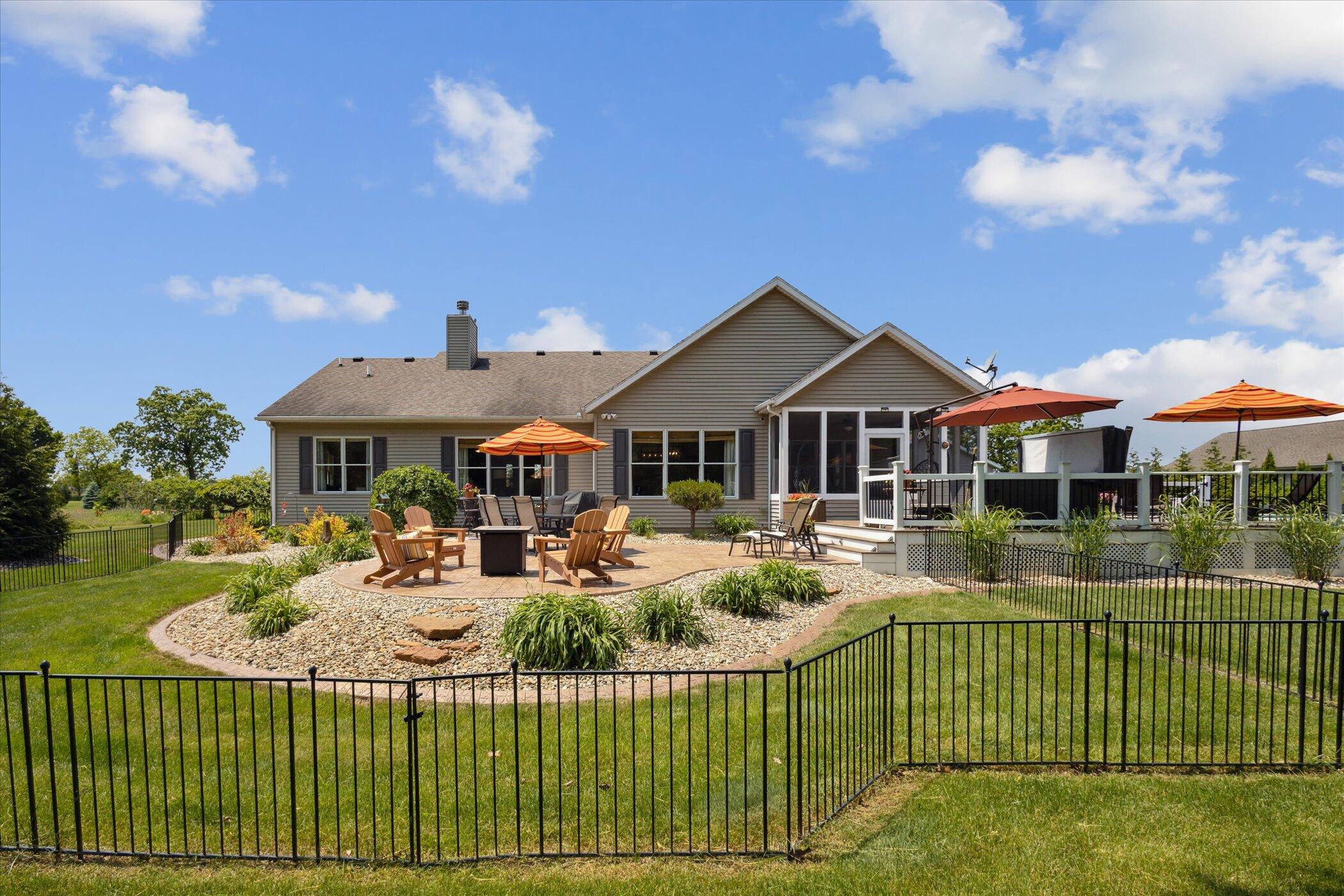 Edwardsburg, Michigan, 49112, United States, 4 Bedrooms Bedrooms, ,4 BathroomsBathrooms,Residential,For Sale,1989598