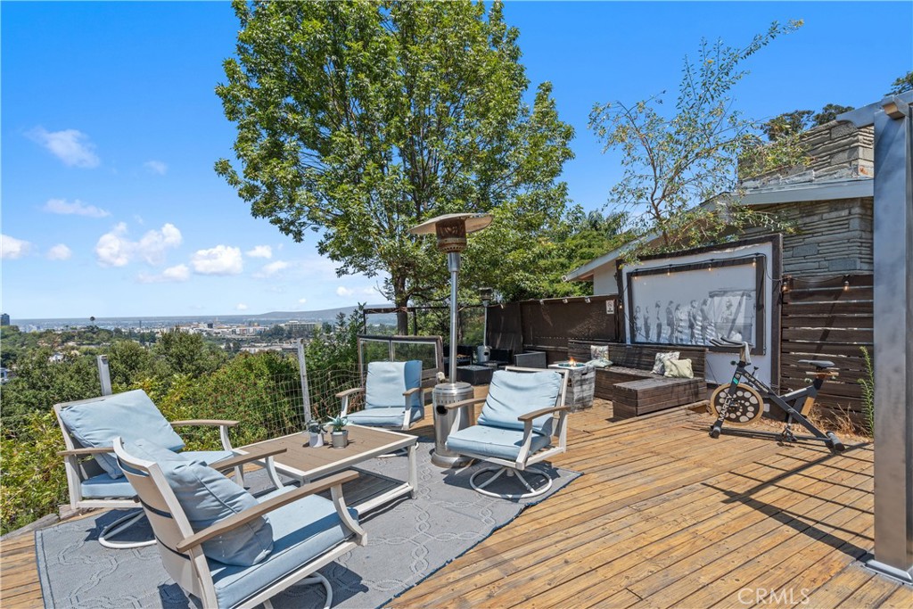 Los Angeles, California, 90068, United States, 2 Bedrooms Bedrooms, ,2 BathroomsBathrooms,Residential,For Sale,1918041