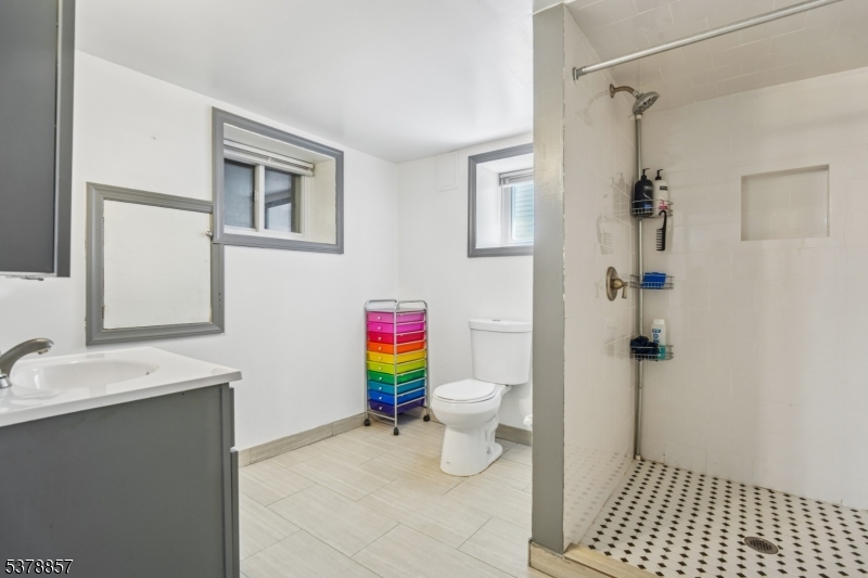 Belleville Twp., New Jersey, 07109, United States, 4 Bedrooms Bedrooms, ,2 BathroomsBathrooms,Residential,For Sale,1988338