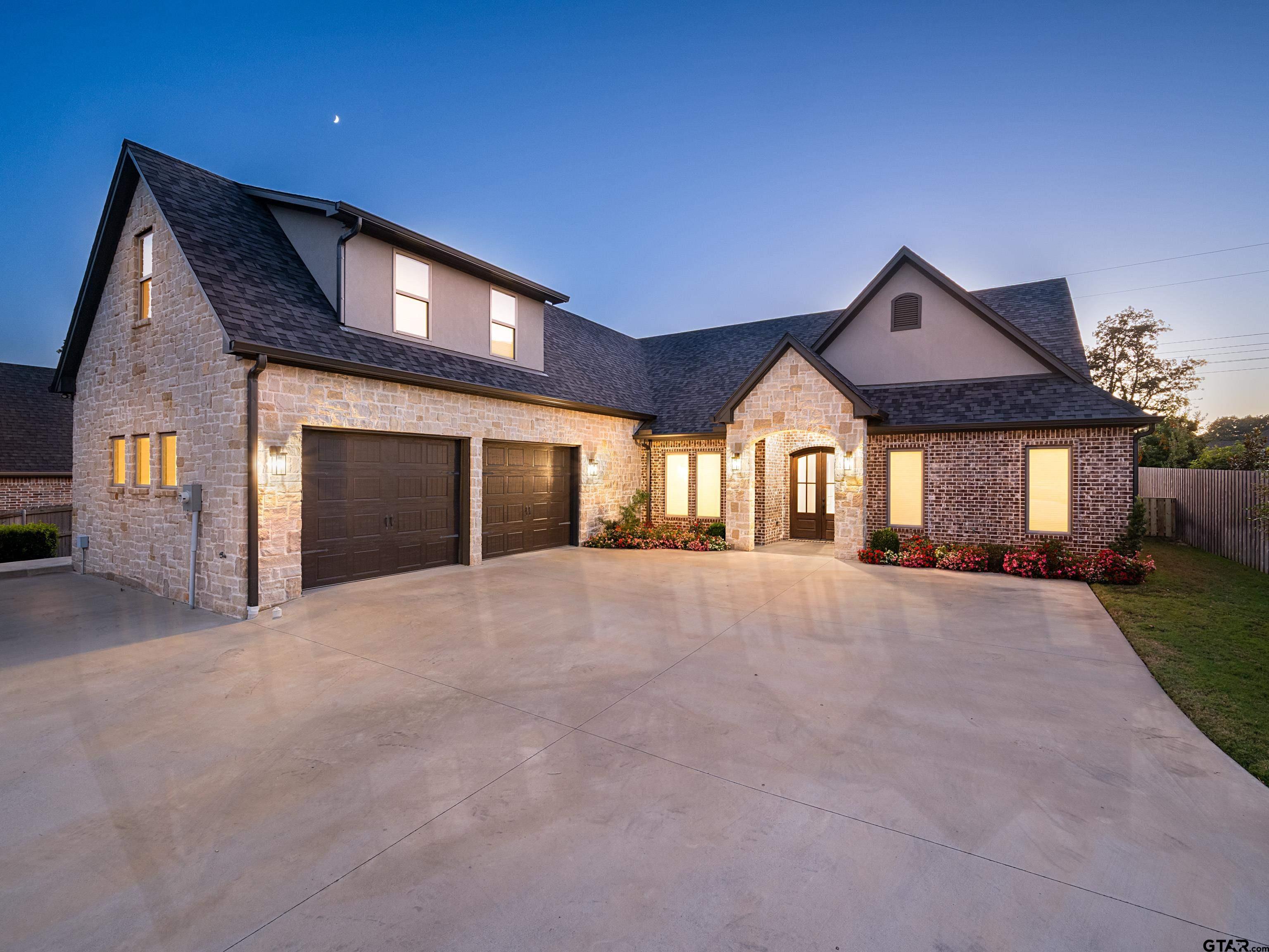 Tyler, Texas, 75703, United States, 3 Bedrooms Bedrooms, ,3 BathroomsBathrooms,Residential,For Sale,1985423