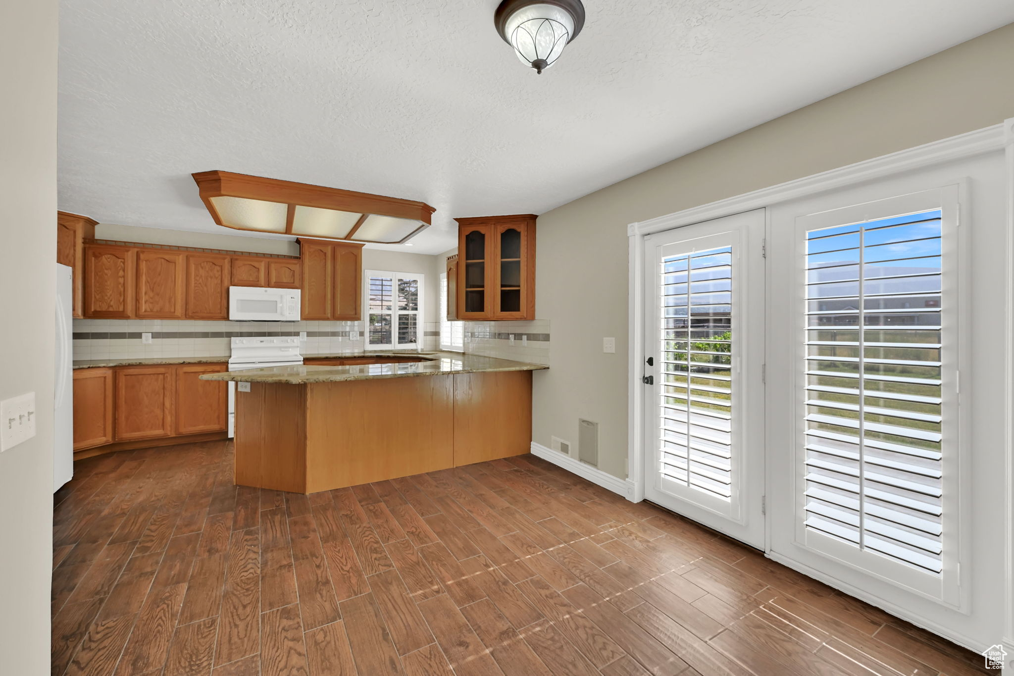 Farr West, Utah, 84404, United States, 4 Bedrooms Bedrooms, ,3 BathroomsBathrooms,Residential,For Sale,1891966