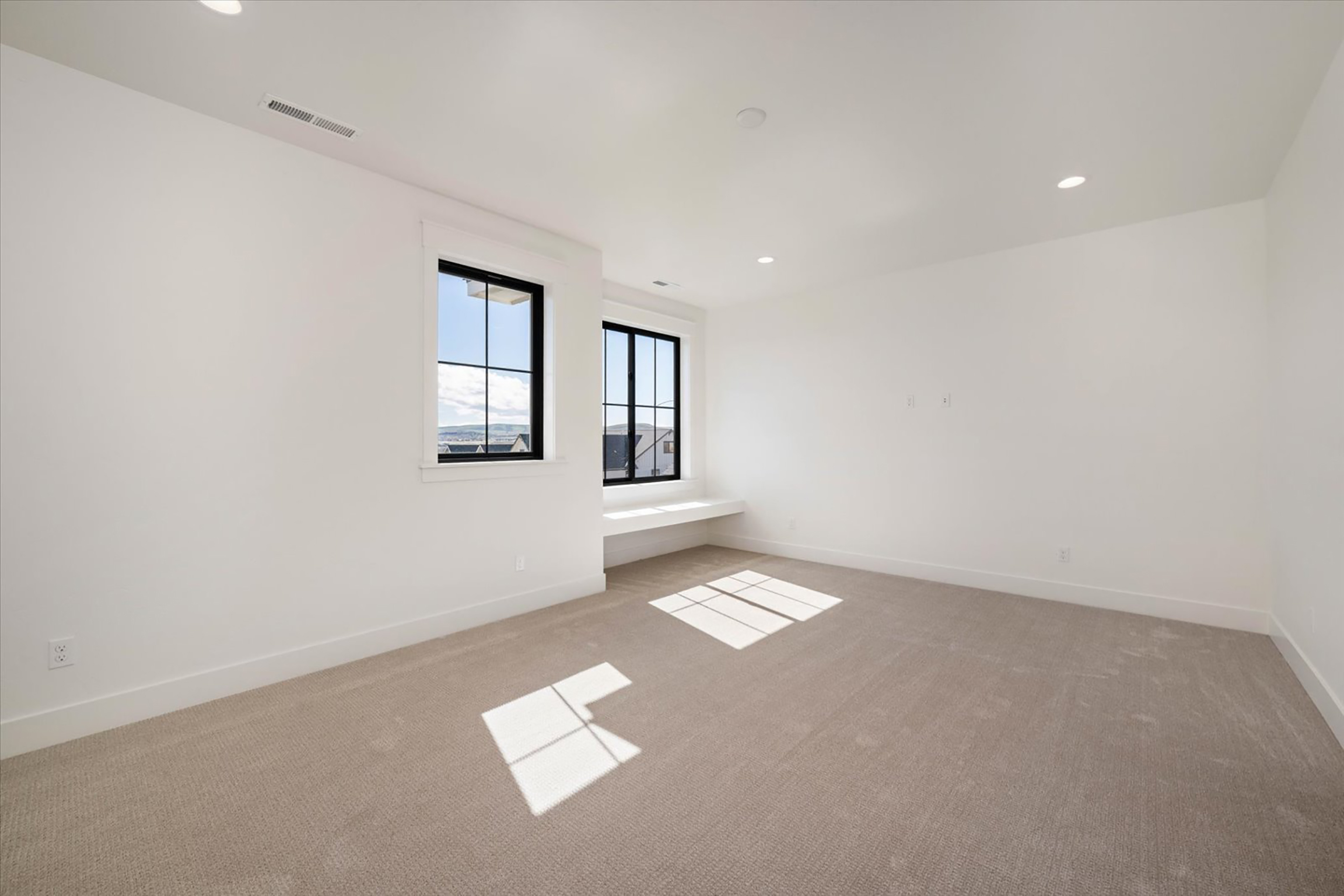  5 bed plus den and 2nd family room, great plan - 物件實景