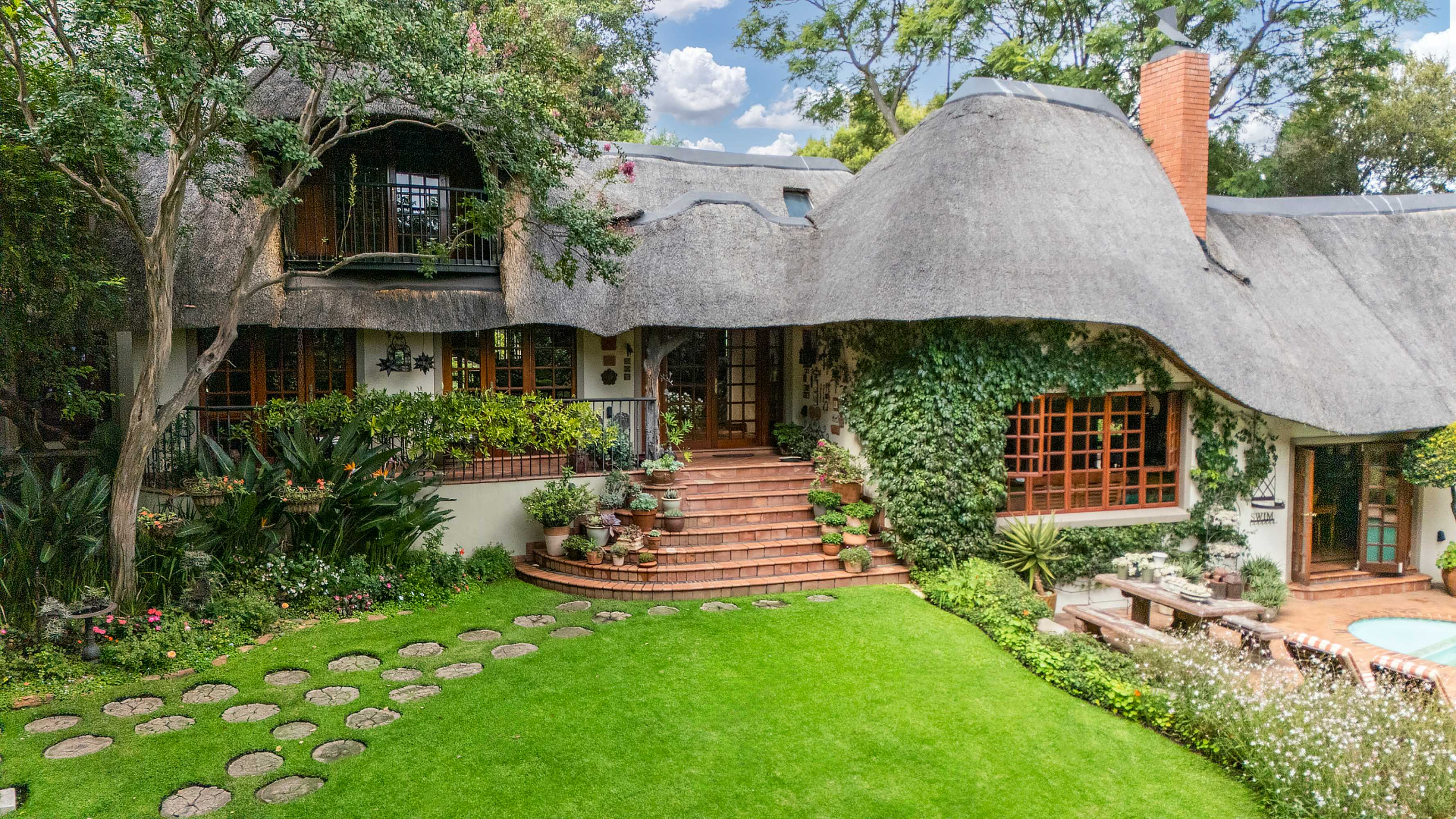  Modern Thatched Family Home For The Executive Buyer - 物件實景