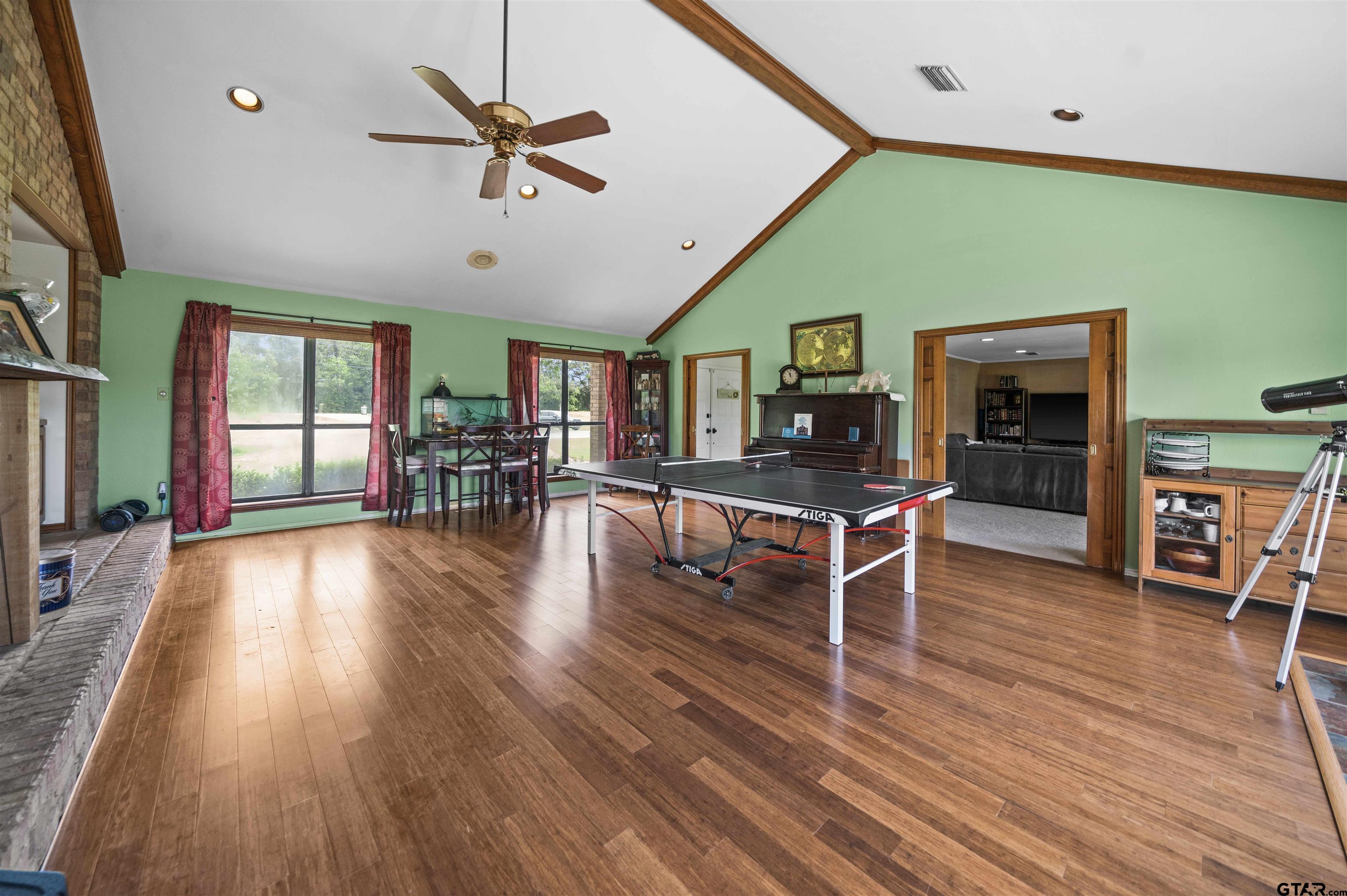 Jacksonville, Texas, 75766, United States, 6 Bedrooms Bedrooms, ,4 BathroomsBathrooms,Residential,For Sale,1805693